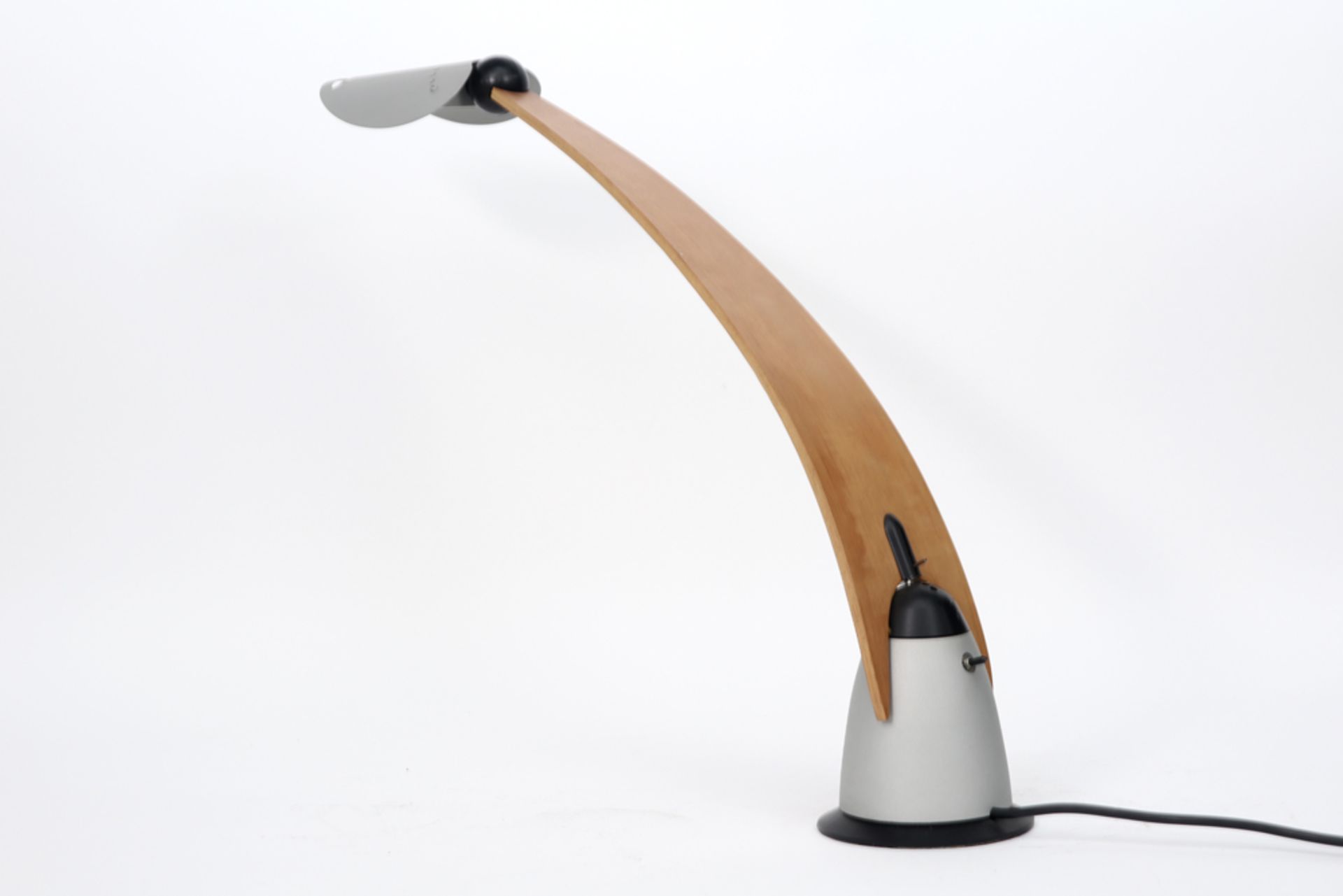 nineties design desk lamp in wood and metal || Design bureaulamp in hout en metaal - hoogte : 48,5 - Bild 2 aus 3