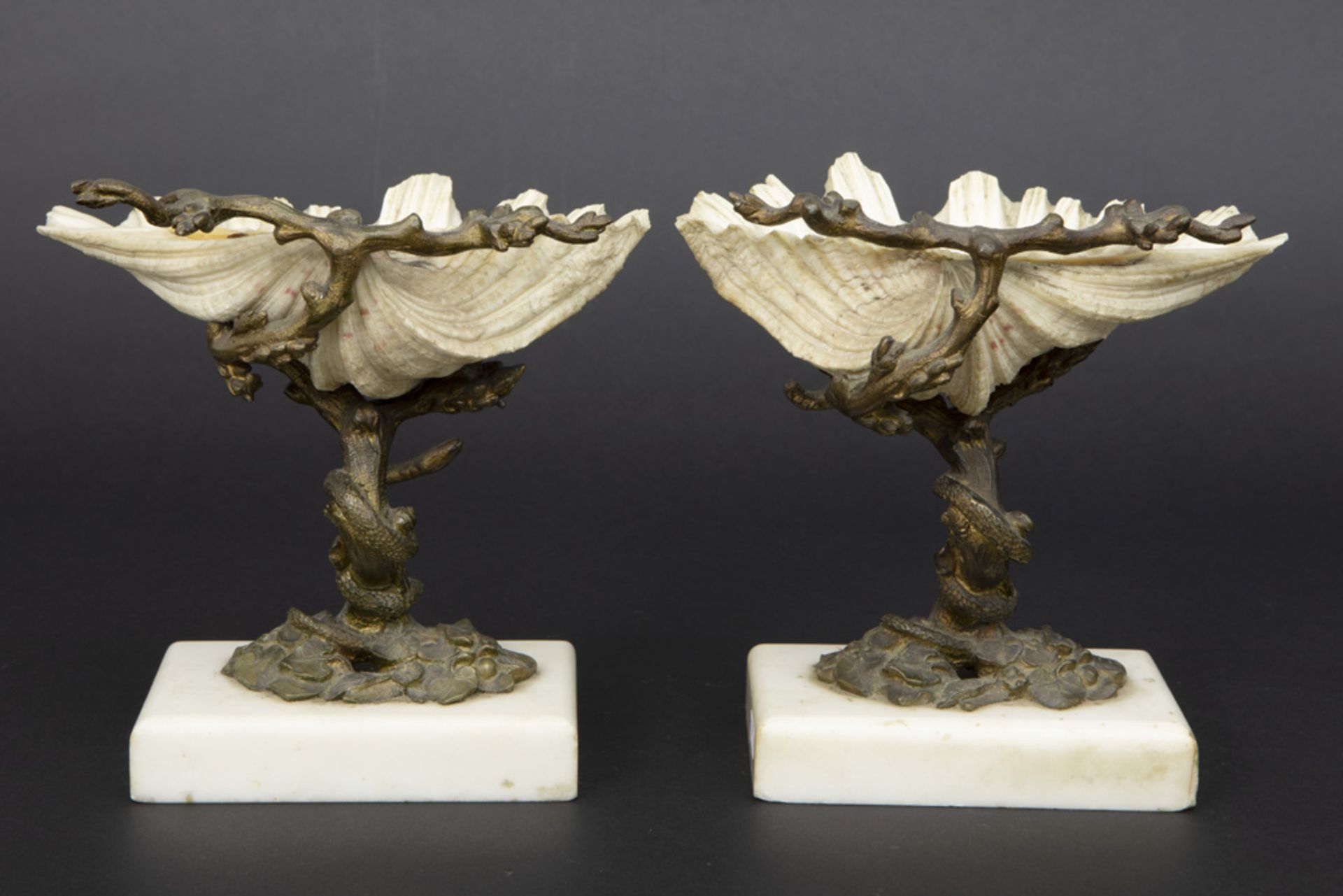 pair of antique table-ornaments (salts) each with a shell mounted in gilded bronze on a marble - Bild 2 aus 2