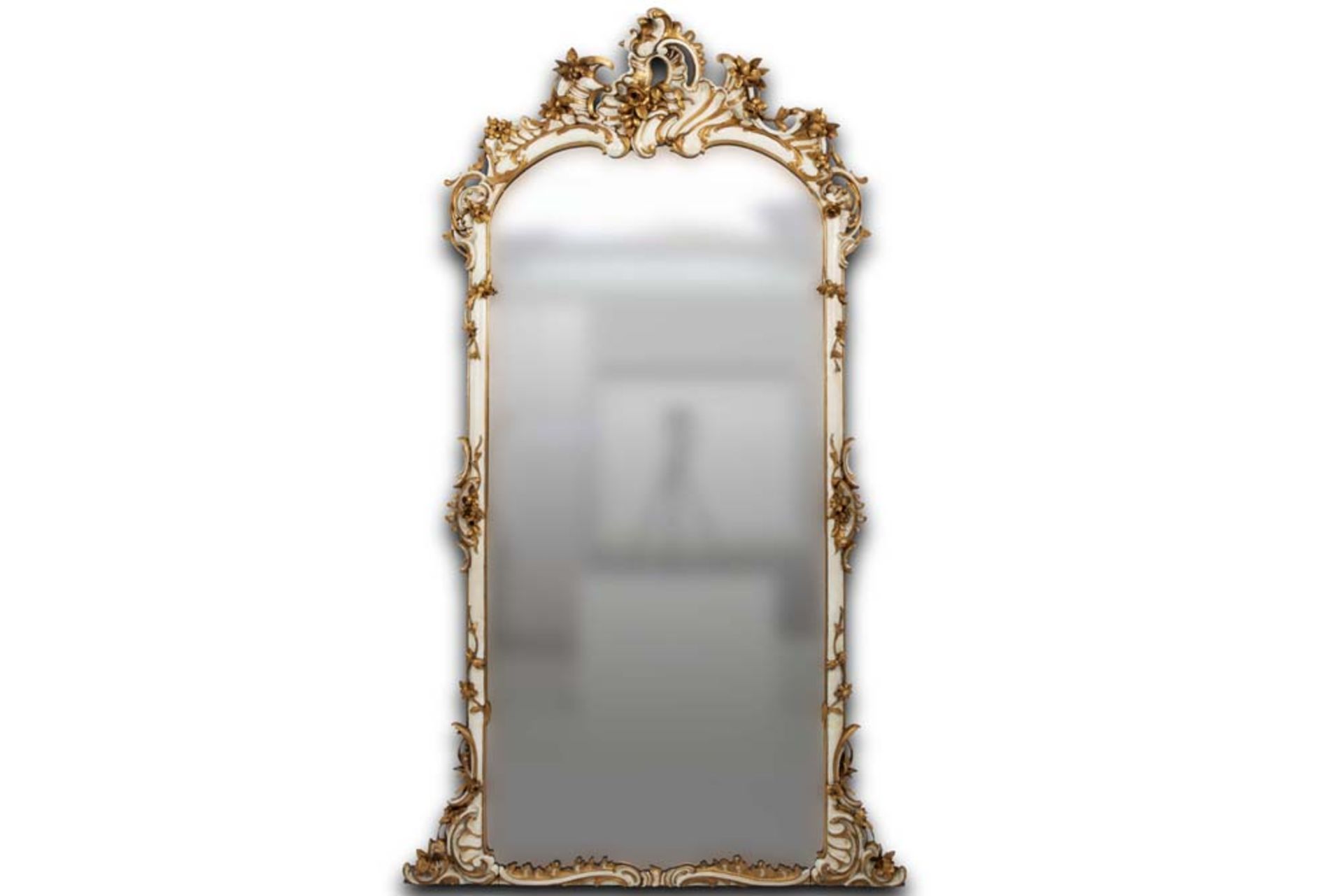 19th Cent. mirror with a Louis XV style frame in polychromed and sculpted wood || Negentiende eeuwse