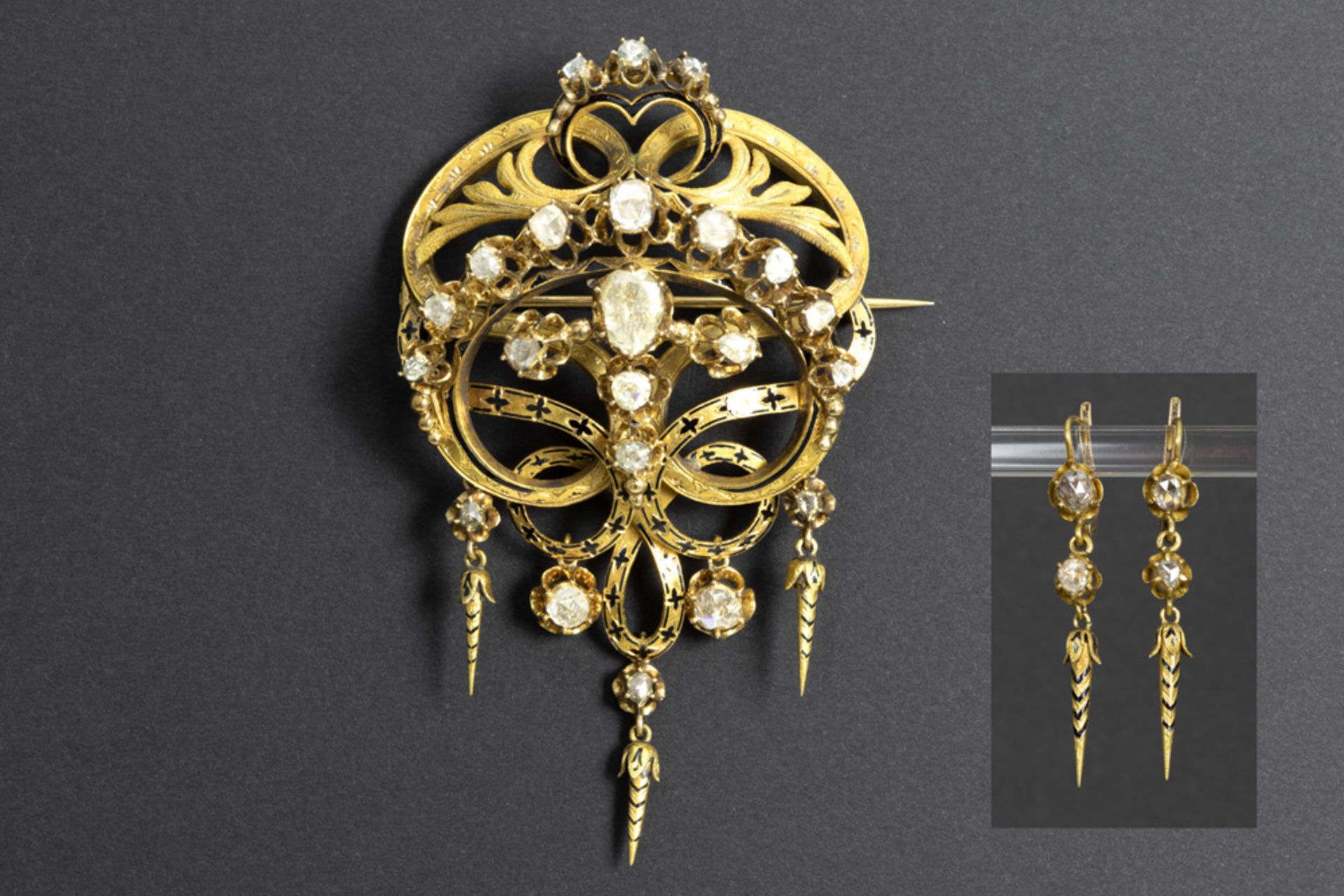 19th Cent. French marked Napoleon III jewelry set in yellow gold (18 carat) with big and smaller