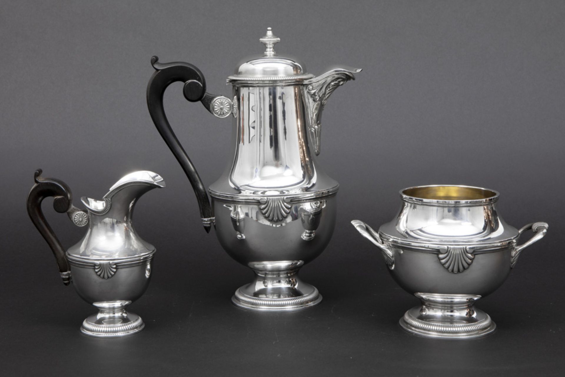 3pc French "Gombert & Bibollet" signed coffee set in marked silver || GOMBERT & BIBOLLET (Parijs - Image 2 of 4