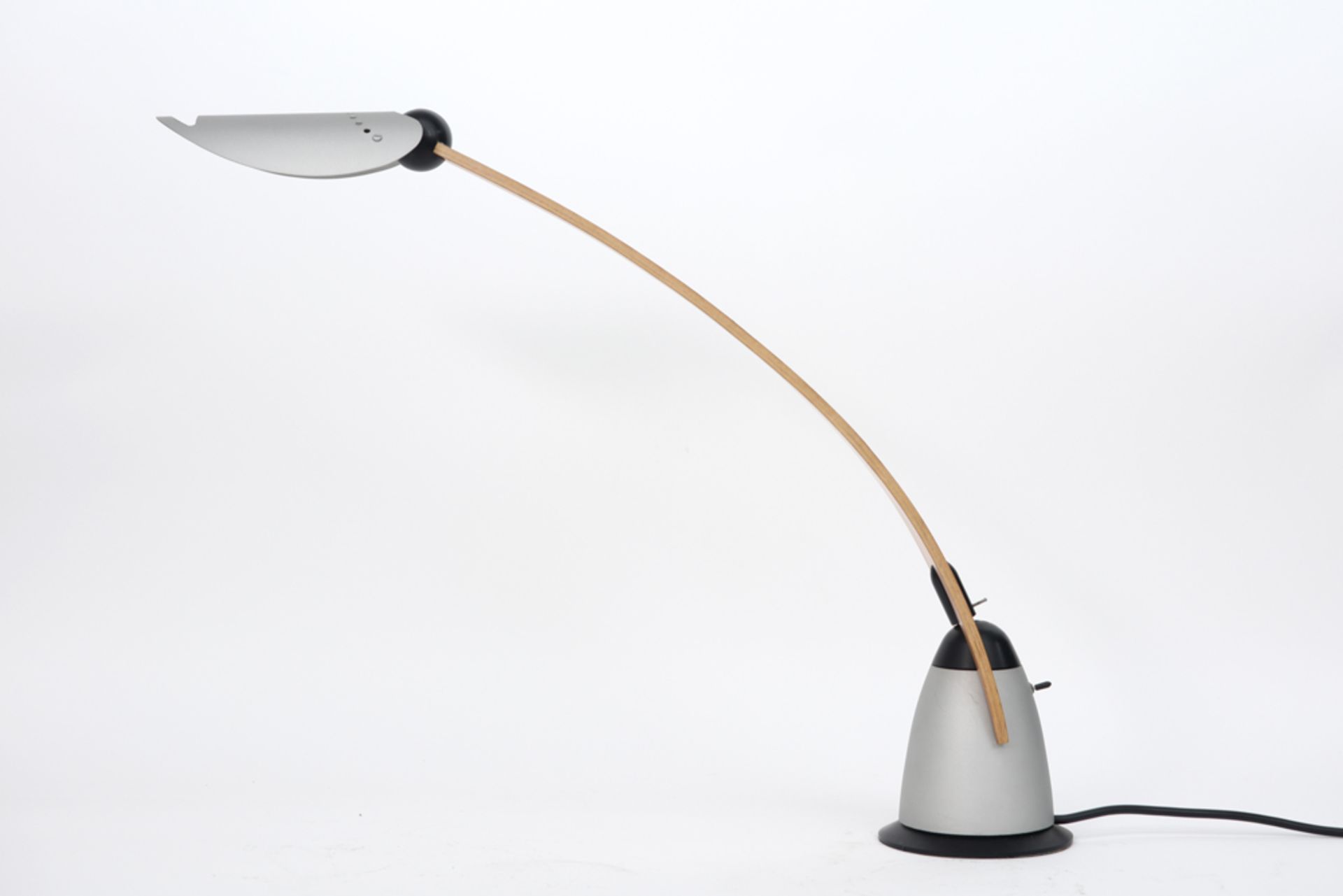 nineties design desk lamp in wood and metal || Design bureaulamp in hout en metaal - hoogte : 48,5