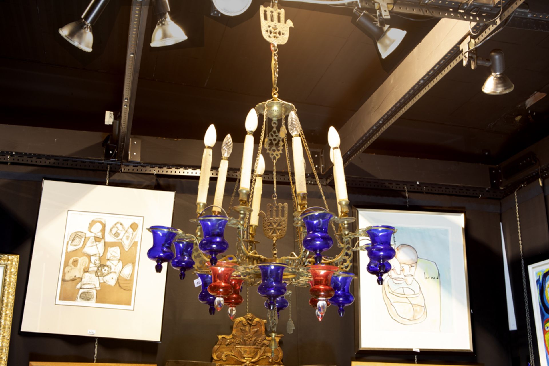 quite special Near East chandelier in brass with blue and red glass (oil)lamps || Speciale 'antieke'