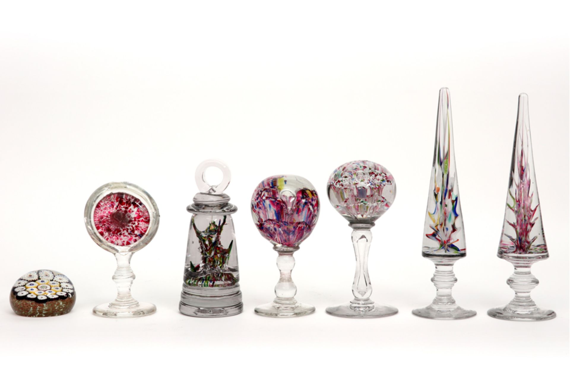 collection of seven antique glass mille fiori paperweights || Collectie van zeven antieke "mille - Bild 2 aus 2
