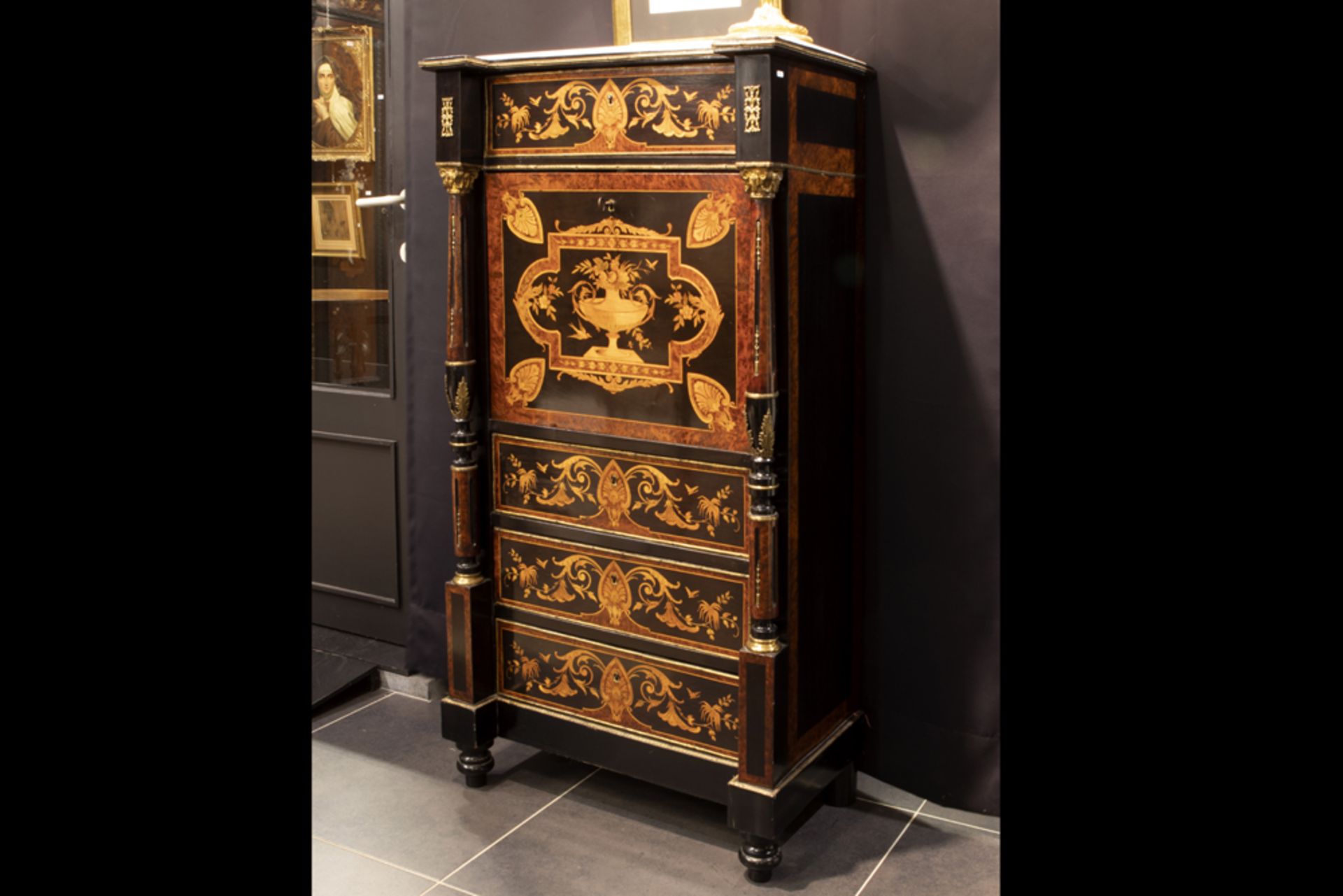 19th Cent. French neoclassical Napoleon III bureau in marquetry with mountings in gilded bronze ||