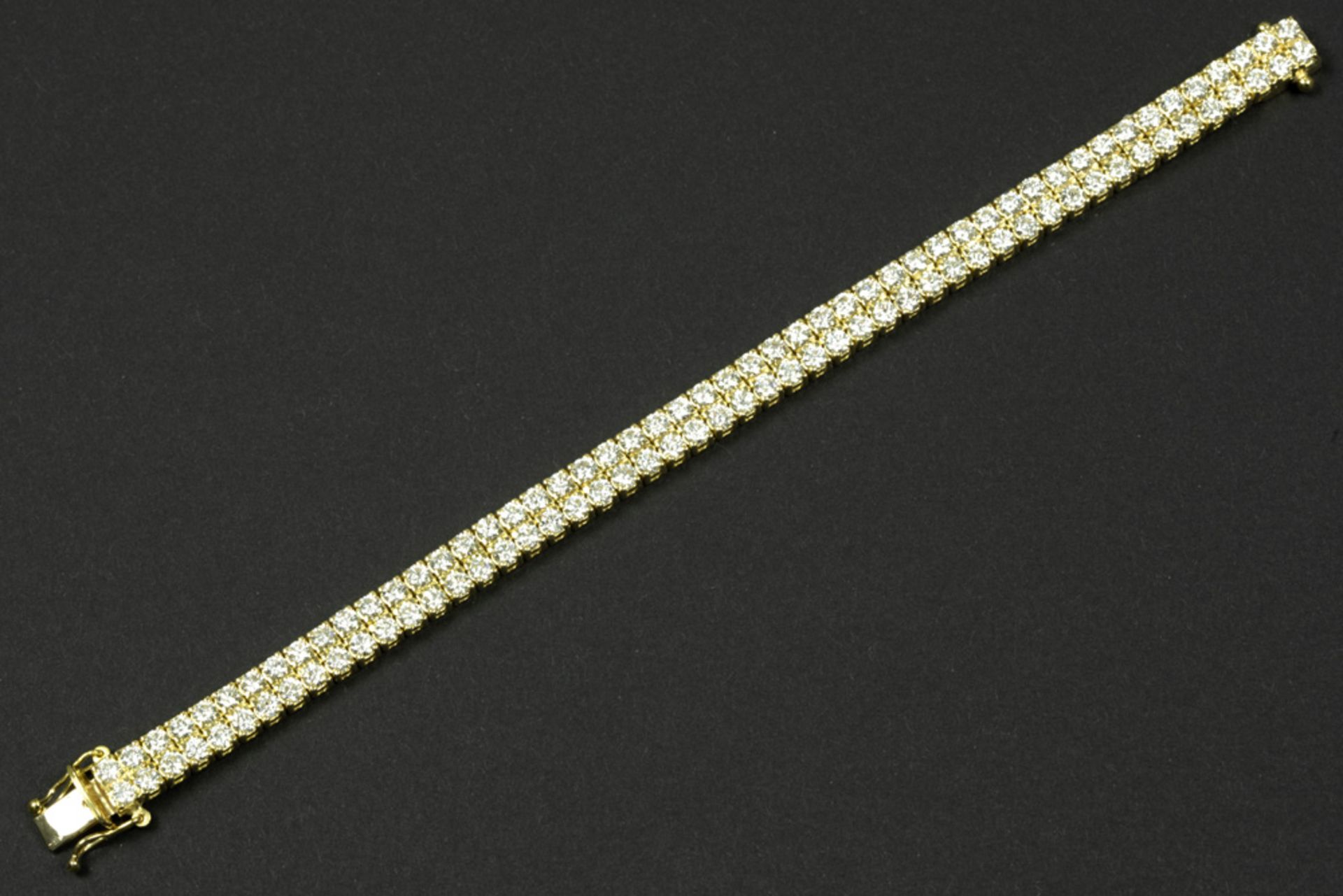 beautiful bracelet in yellow gold (18 carat) with ca 10,20 carat of high quality brilliant cut