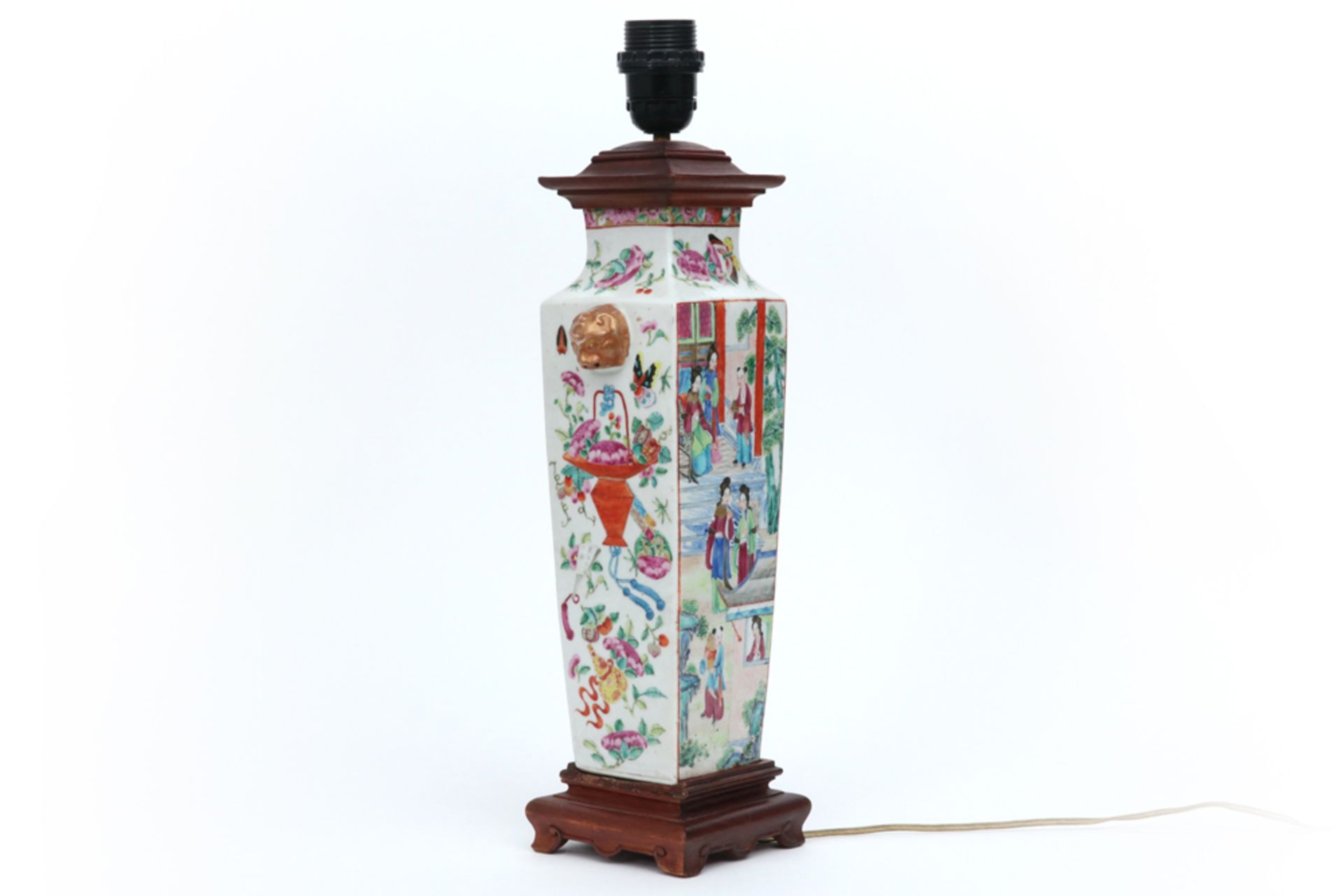 19th Cent. Chinese vase in porcelain with a Cantonese decor - made into a lamp || Negentiende eeuwse - Bild 2 aus 5