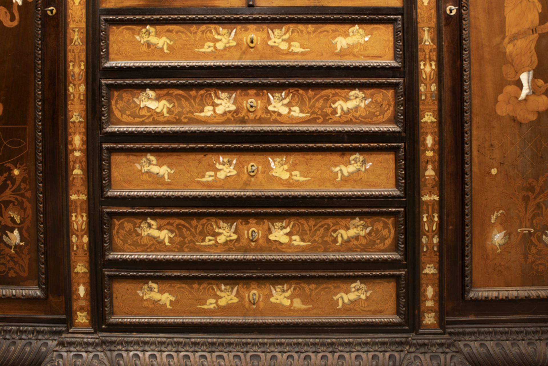 quite exceptional, antique Italian armoire (presumably from Tuscany) in walnut and rose-wood adorned - Image 7 of 7