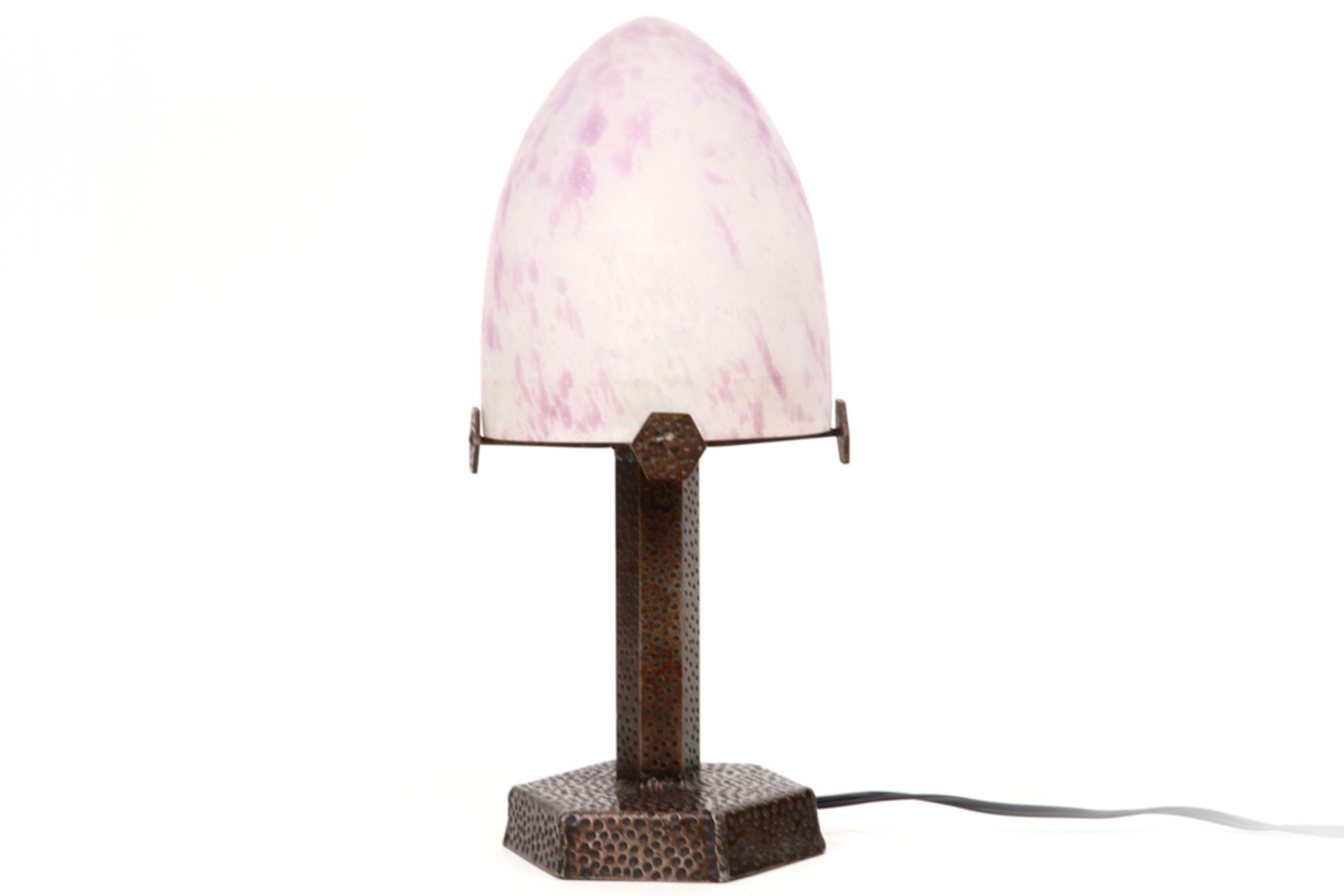 French Art Deco-lamp in wrought iron and pâte de verre || Franse Art Deco-lamp met mooie sobere voet - Bild 2 aus 2