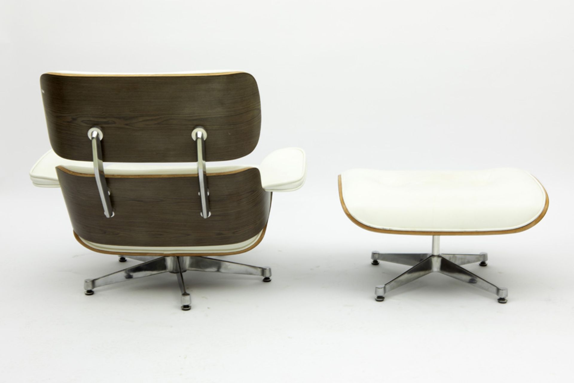 set of lounge chair and ottoman after the famous design by Charles & Ray Eames in white leather, - Image 3 of 3