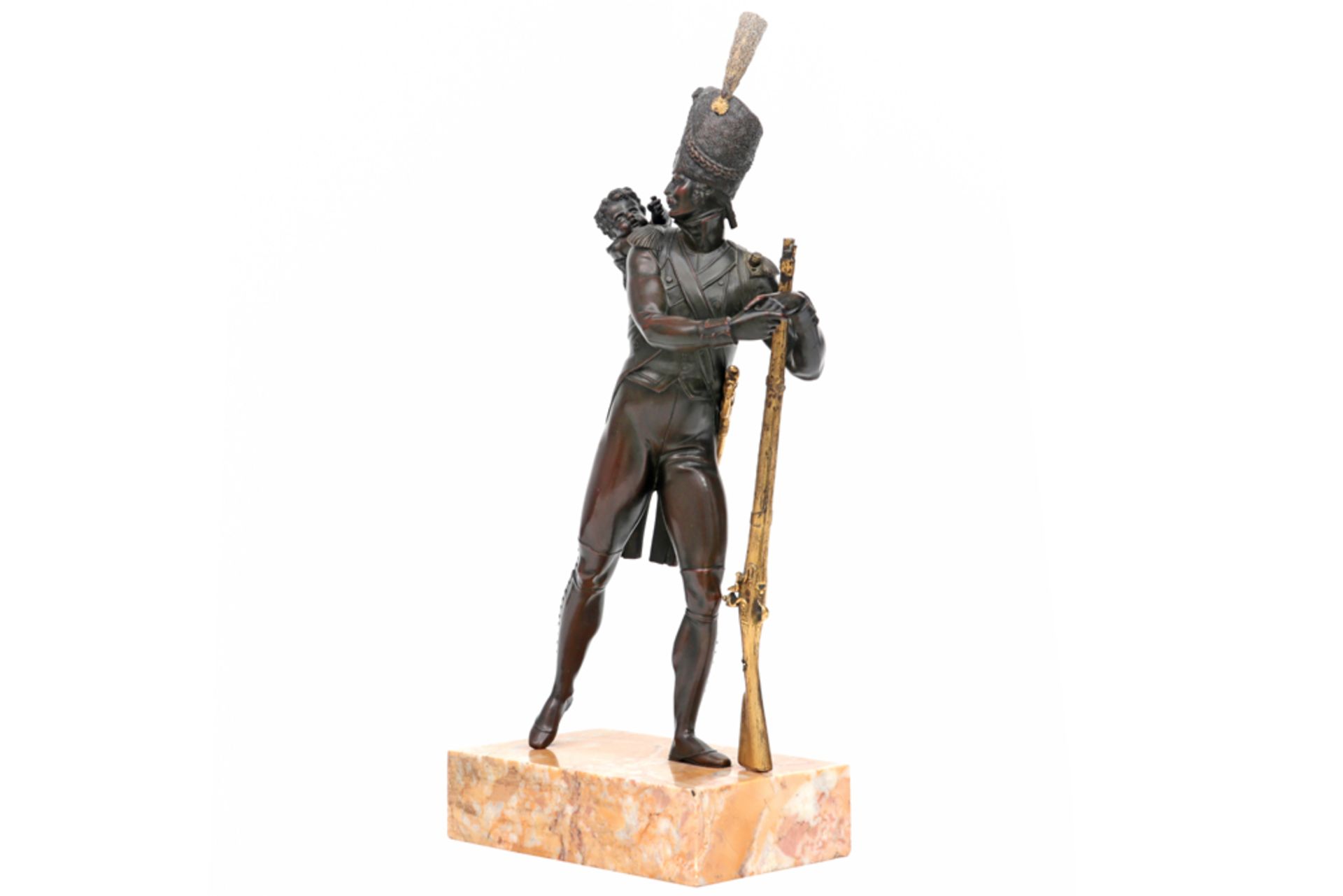 antique, presumably French sculpture in bronze on a marble base || Antieke, allicht Franse, - Image 2 of 4