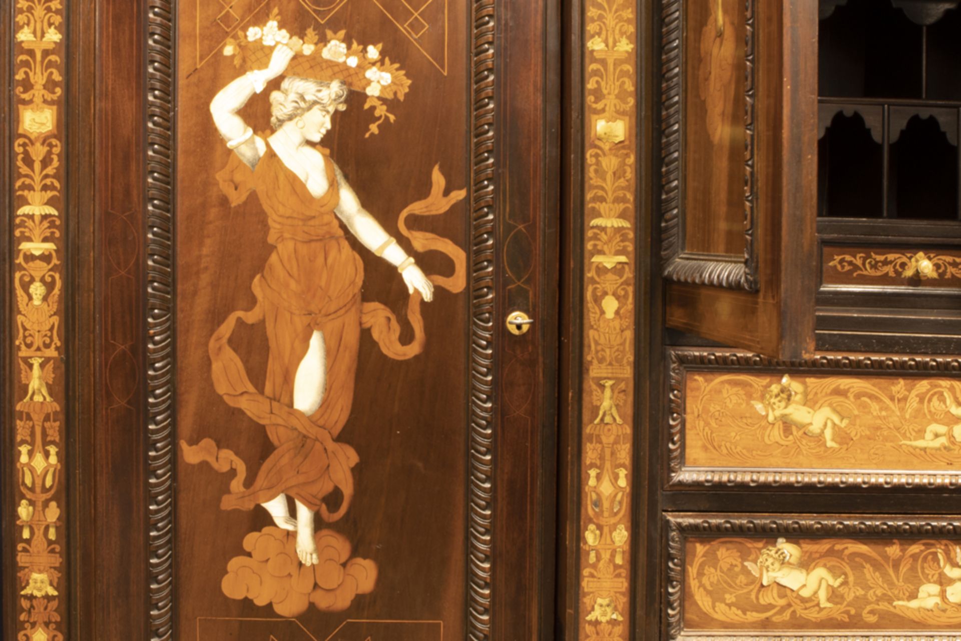 quite exceptional, antique Italian armoire (presumably from Tuscany) in walnut and rose-wood adorned - Image 4 of 7