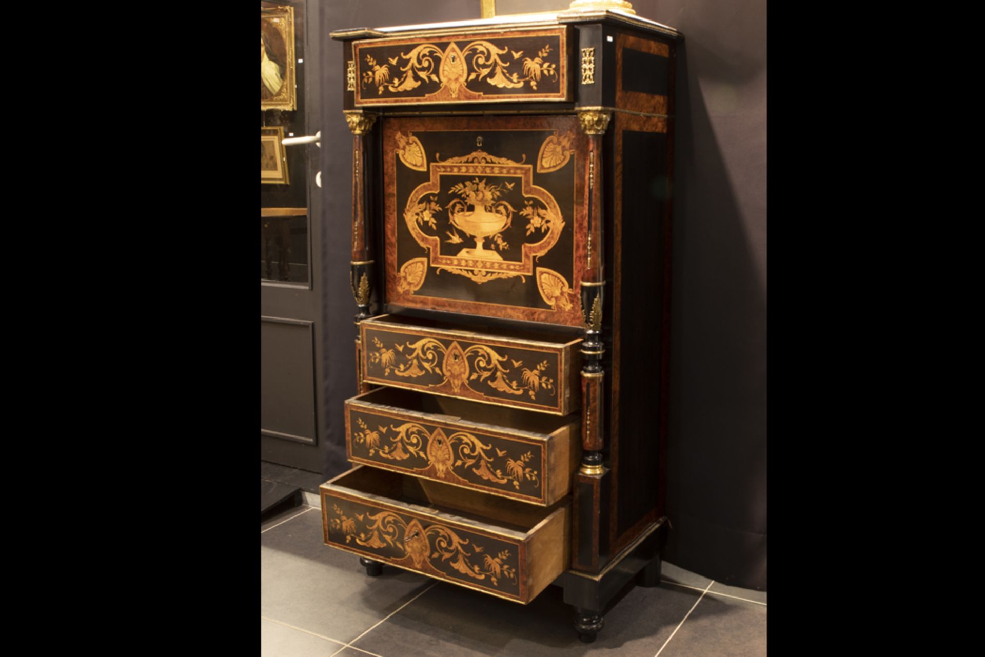 19th Cent. French neoclassical Napoleon III bureau in marquetry with mountings in gilded bronze || - Image 4 of 4