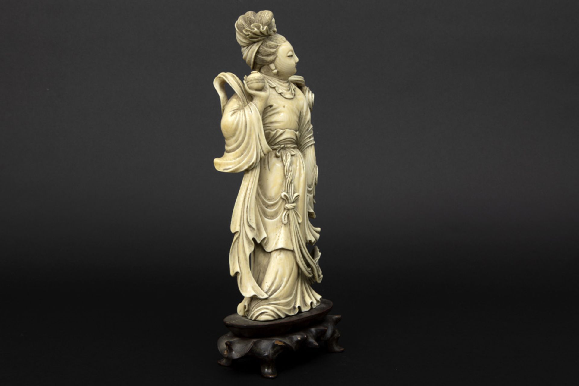 old Chinese ivory sculpture to be dated around 1920/30 || Oude Chinese ivoren sculptuur : "Wijze met - Bild 2 aus 3