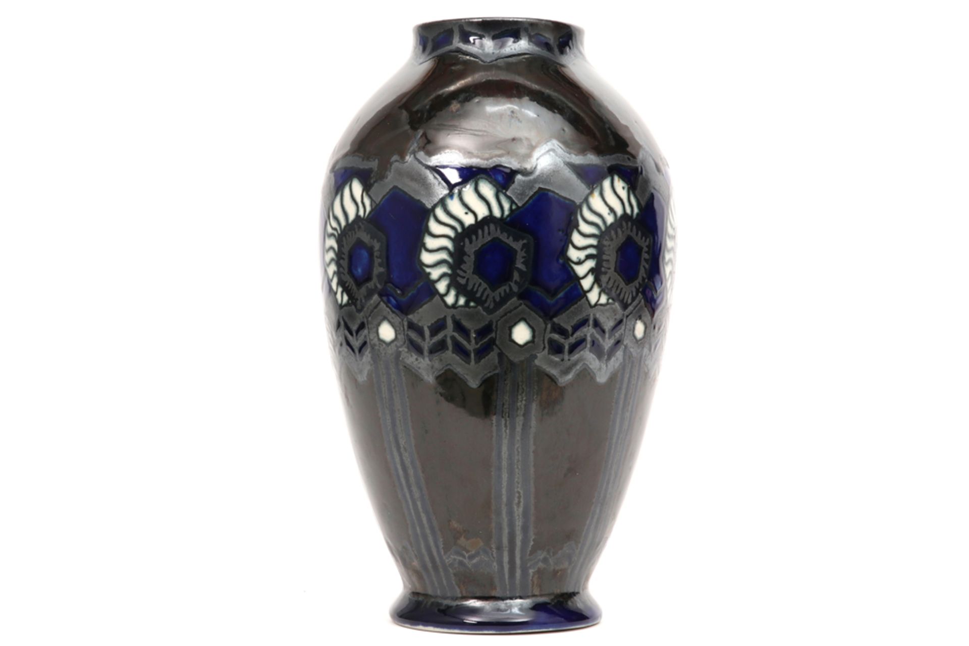 Quimer Odetta" marked Art Deco vase in ceramic with a polychrome decor with stylised shells || Art