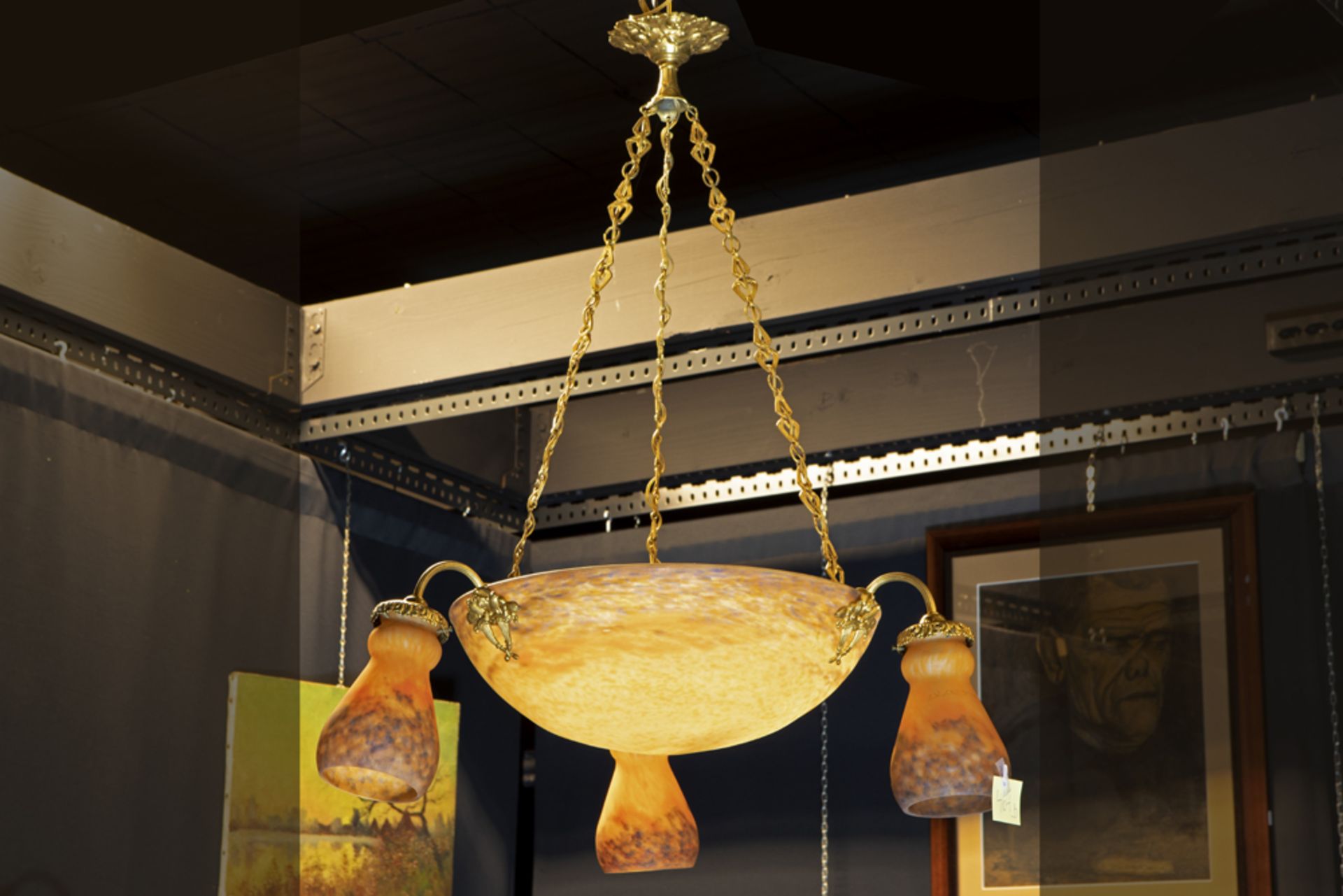 French G.V. de Croismare signed Art Deco-chandelier in gilded bronze and pâte de verre || G.V. de
