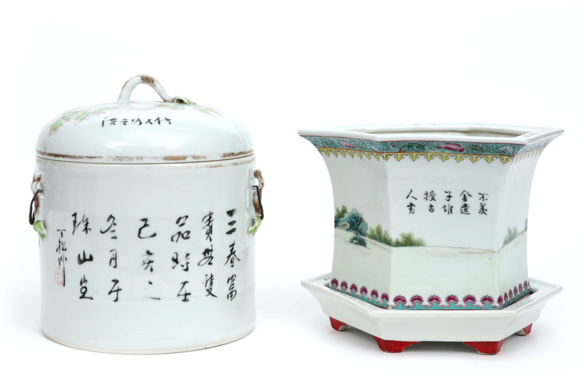 two pieces of Chinese porcelain with polychrome decor , amongst which a marked jardinier || Lot ( - Image 3 of 4