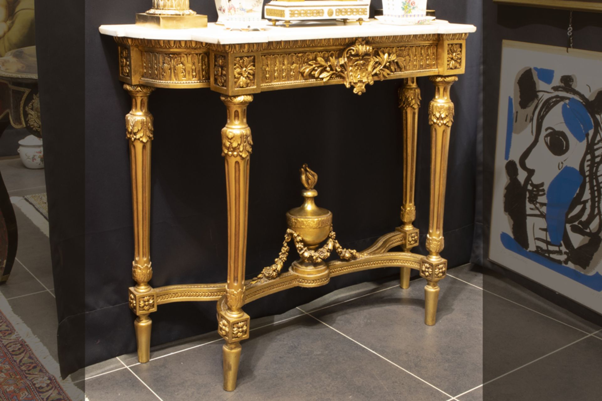 'antique' neoclassical Napoleon III style console in gilded wood with a marble top || 'Antieke' - Image 2 of 2