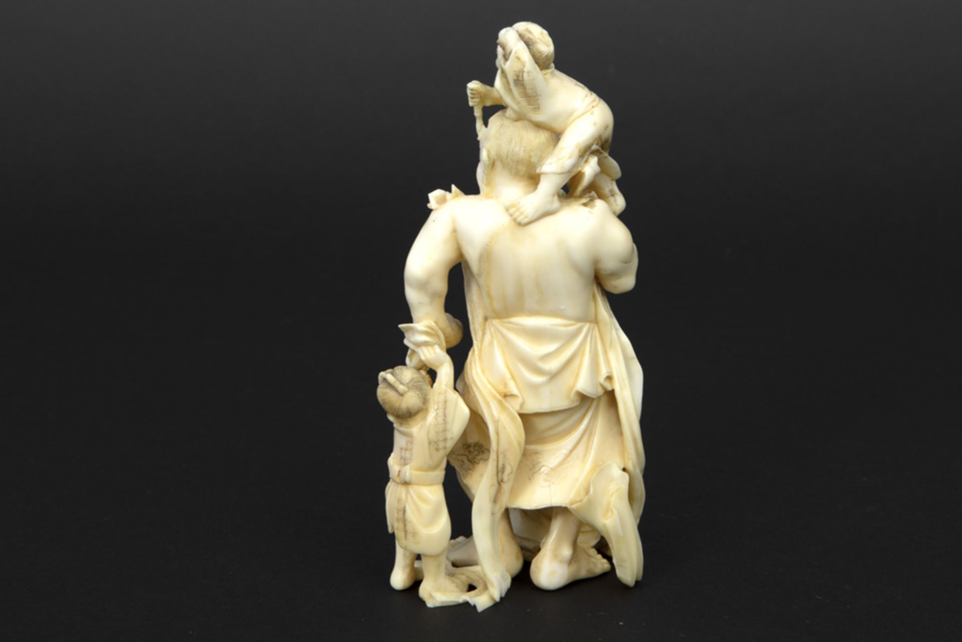 antique Japanese sculpture in ivory || Antieke Japanse sculptuur in ivoor met de voorstelling van - Image 3 of 4