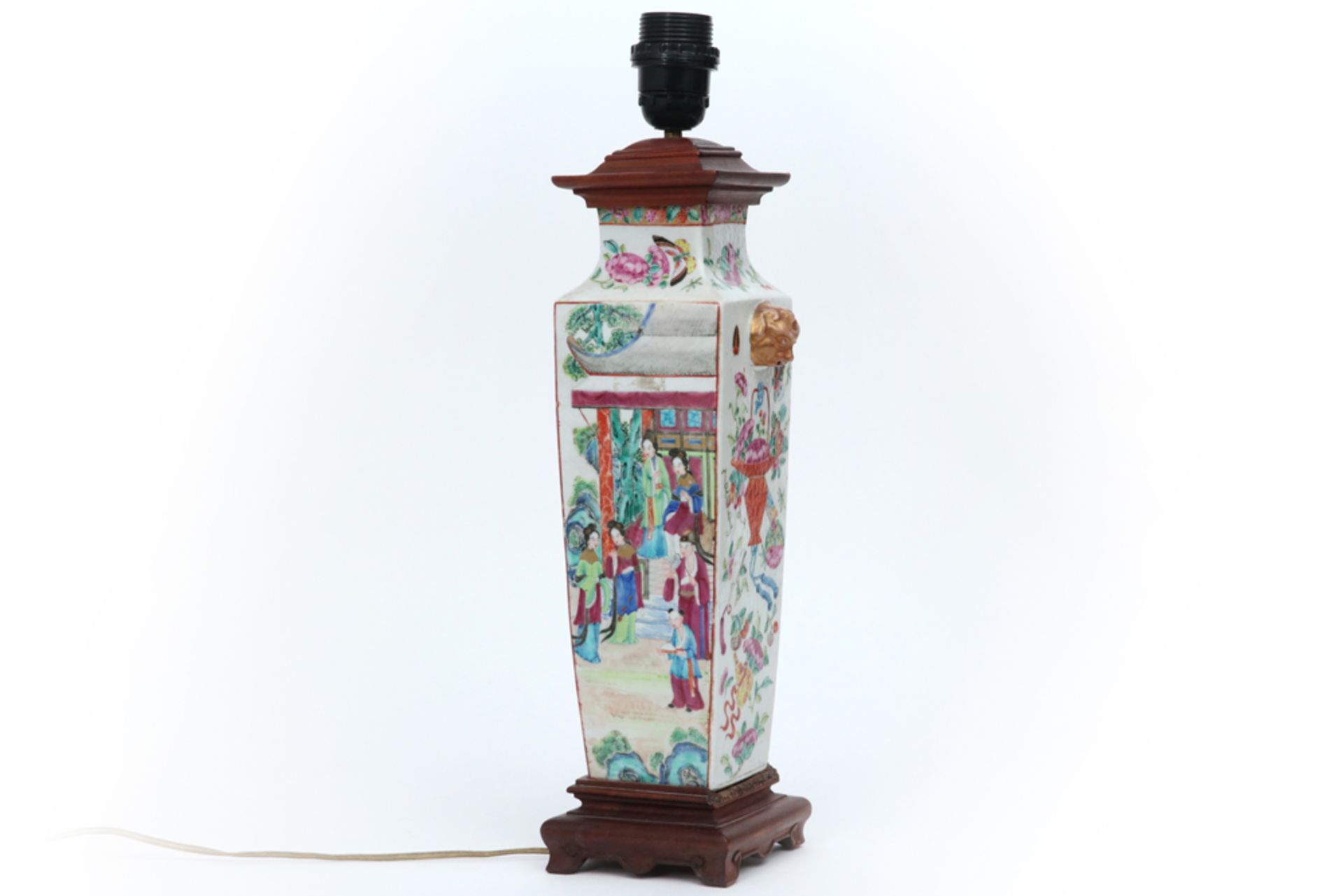 19th Cent. Chinese vase in porcelain with a Cantonese decor - made into a lamp || Negentiende eeuwse - Bild 3 aus 5