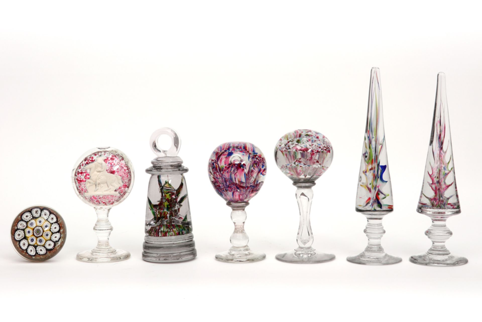 collection of seven antique glass mille fiori paperweights || Collectie van zeven antieke "mille