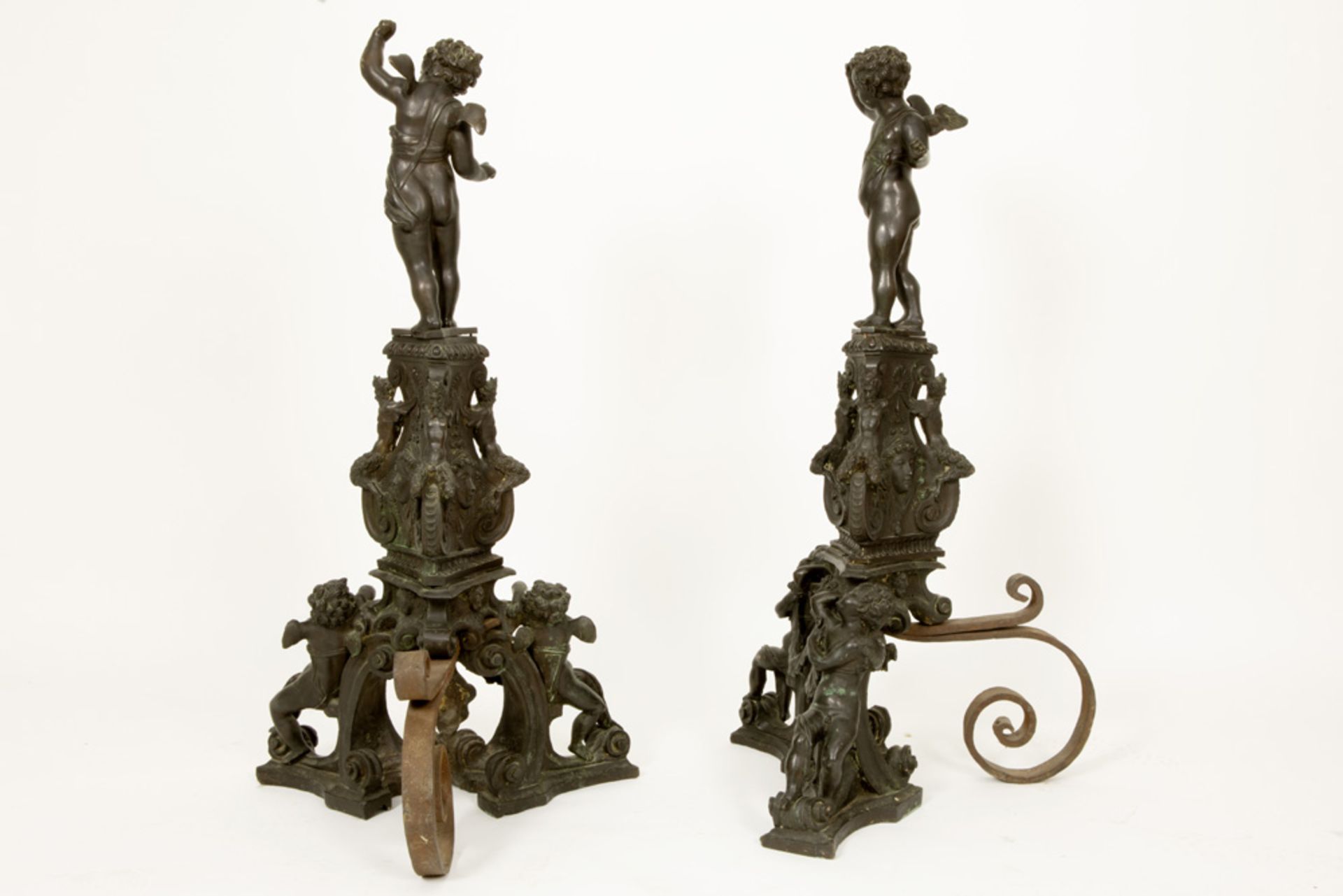 exceptional pair of 19th Cent. large (106 cm high ! ) bronze andirons each with a cupid on a - Bild 2 aus 6