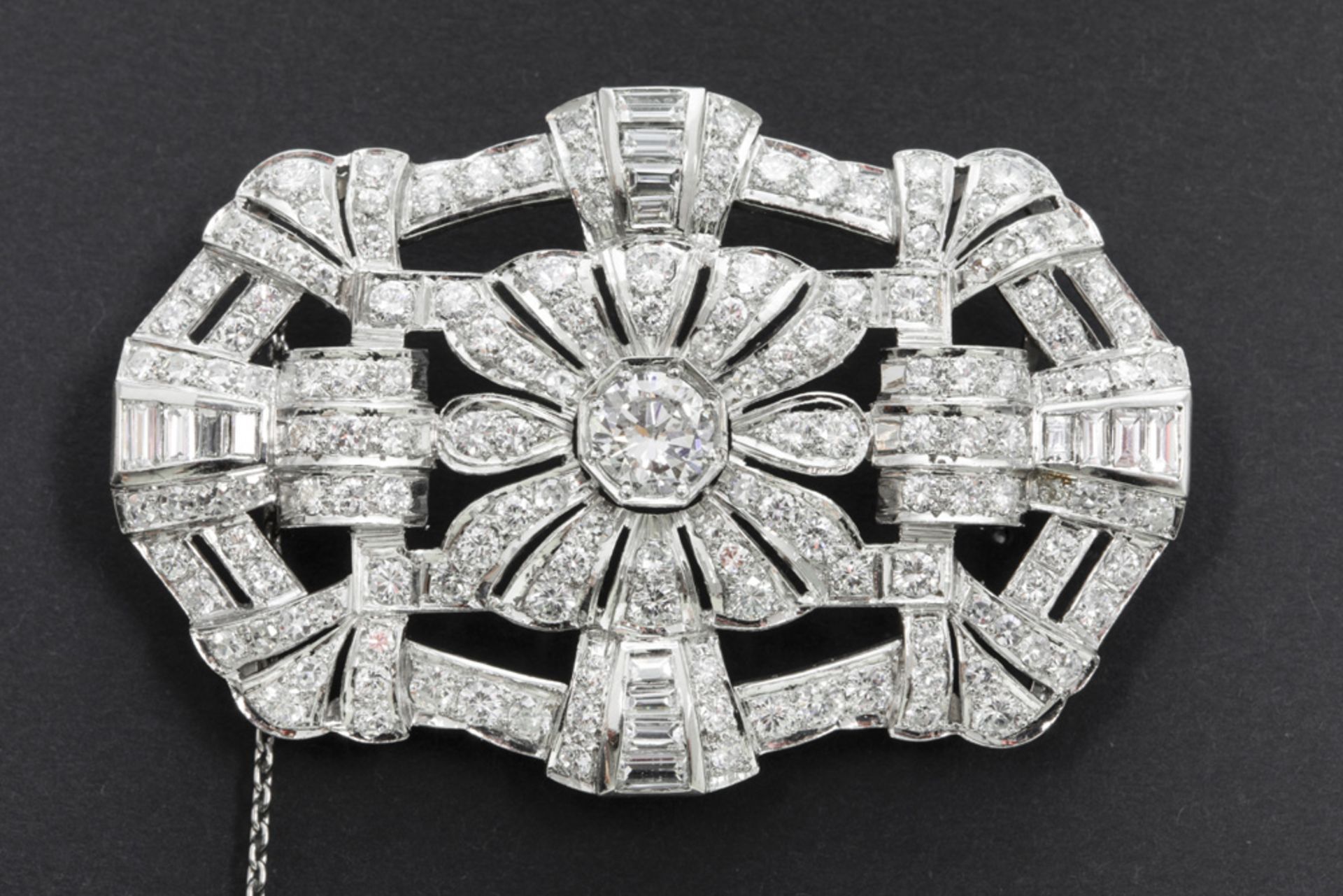 original Art Deco brooch in platinum with in total ca 7,30 carat of high quality baguette and