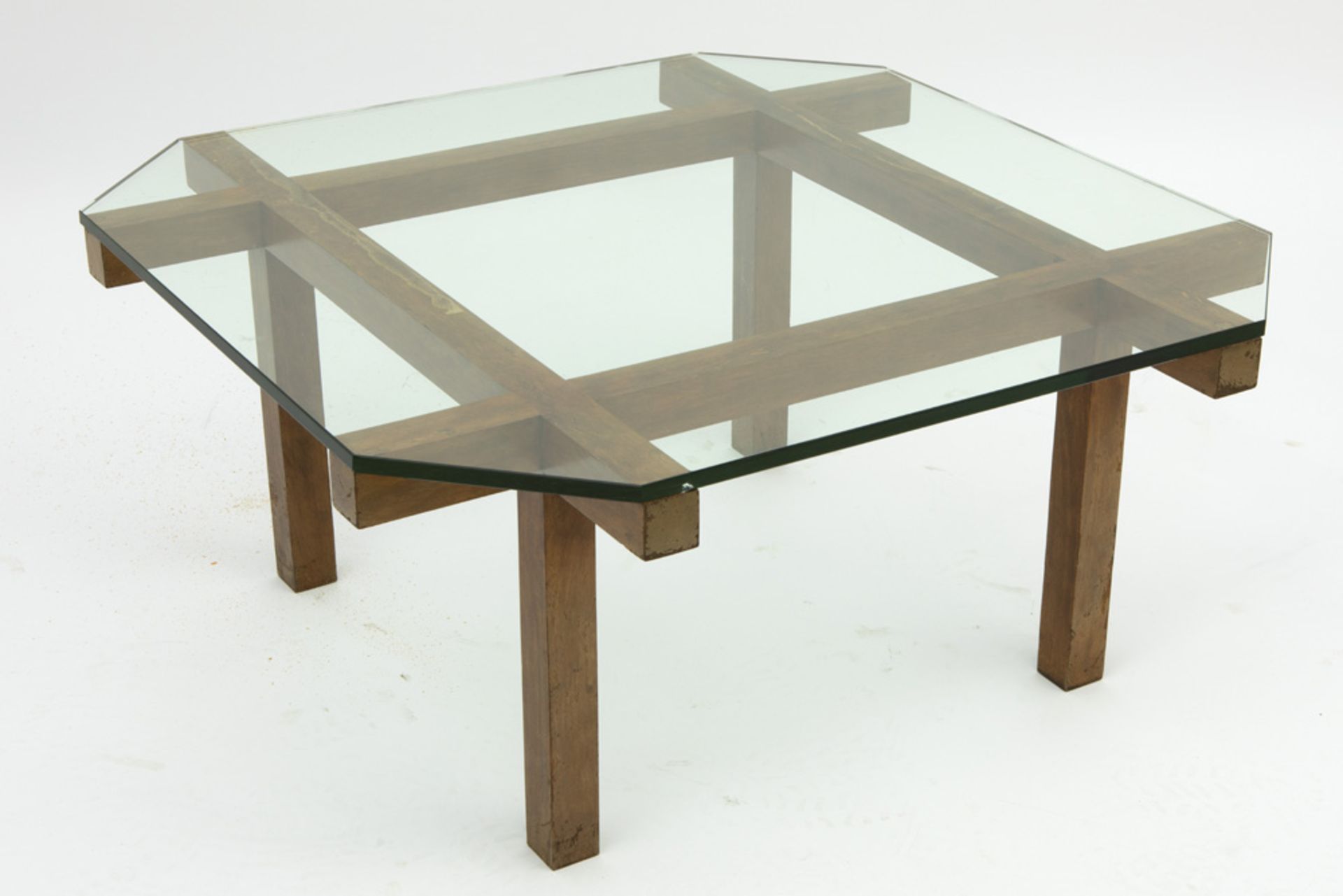 sixties' Alfred Hendrickx design coffee table in glass and wood, realised by Belform || HENDRICKX