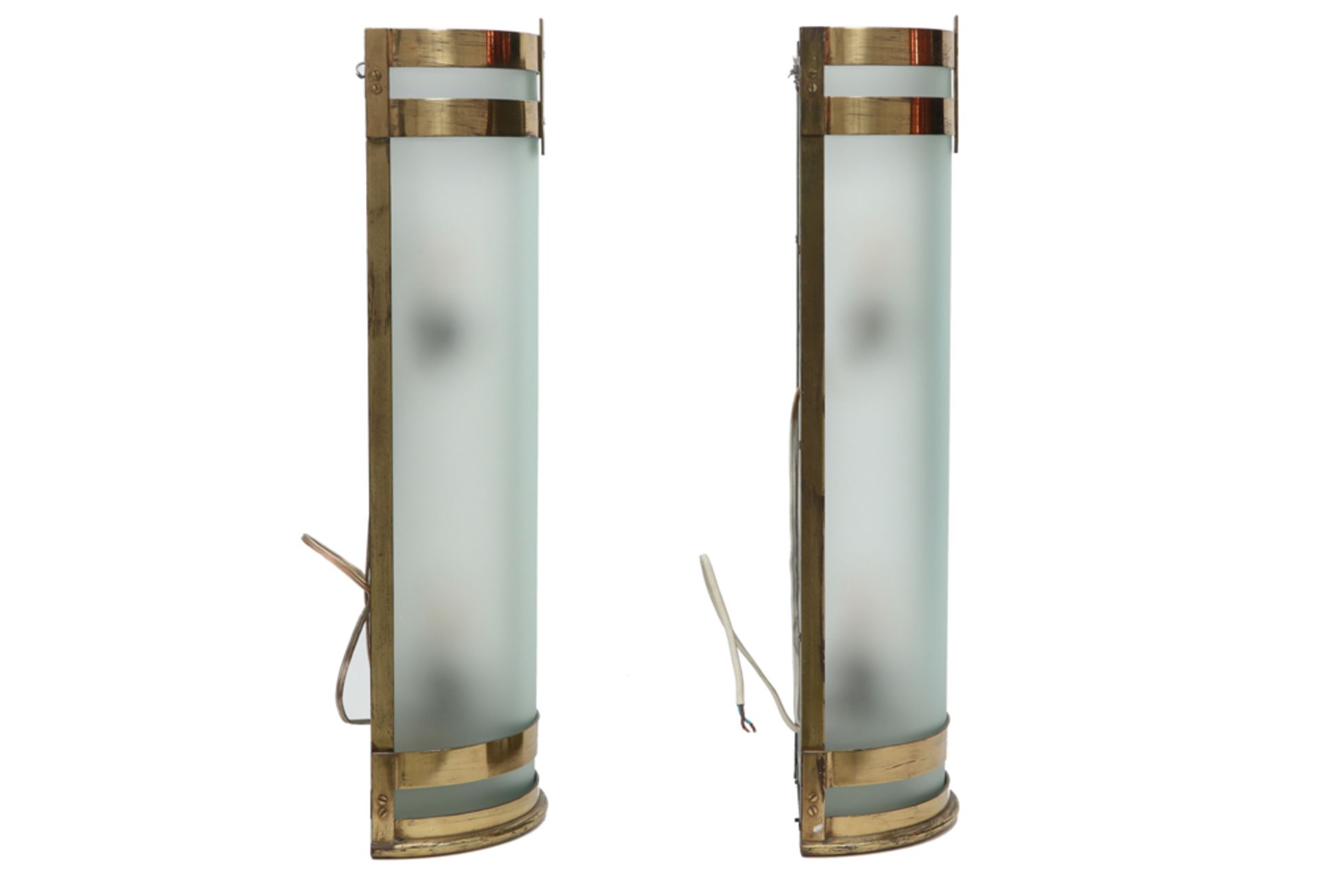 pair of early Art Deco wall lights in glass and brass || Paar vroege Art Deco-applieken met halve - Bild 3 aus 3