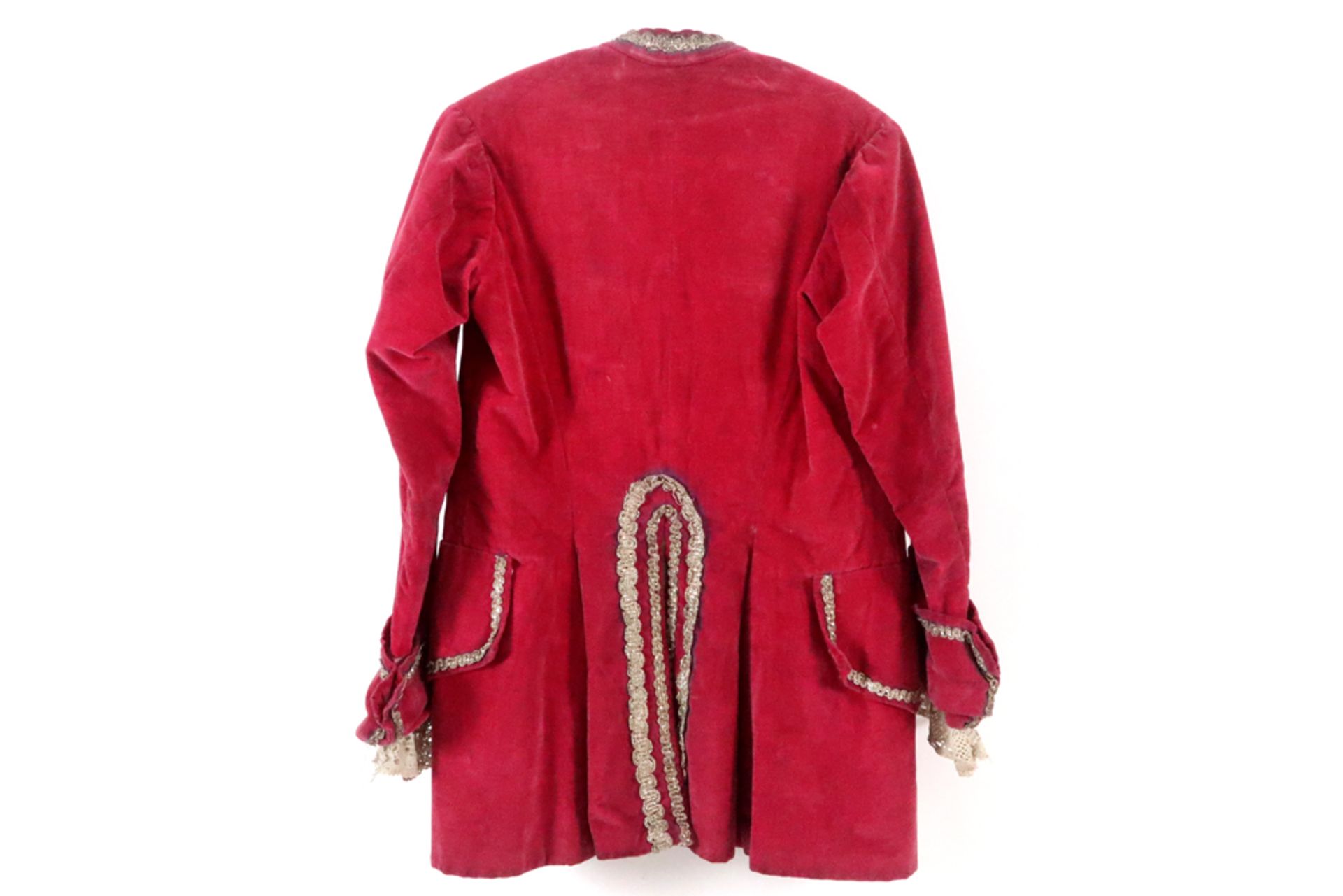 antique coat in velvet with silver brocade and lace sleeves & an antique shirt in silk, lace and - Bild 2 aus 3