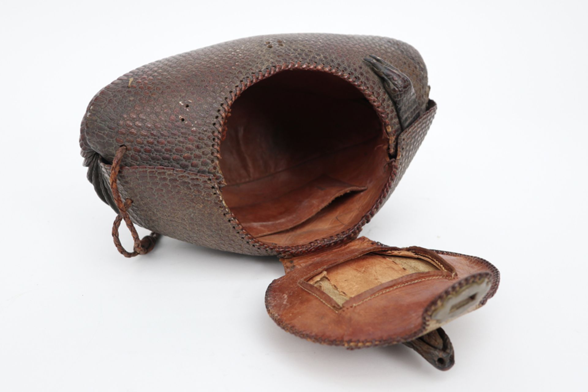 thirties' handbag made from an armadillo || Handtas gemaakt van een armadillo (gordeldier) in de - Bild 5 aus 5