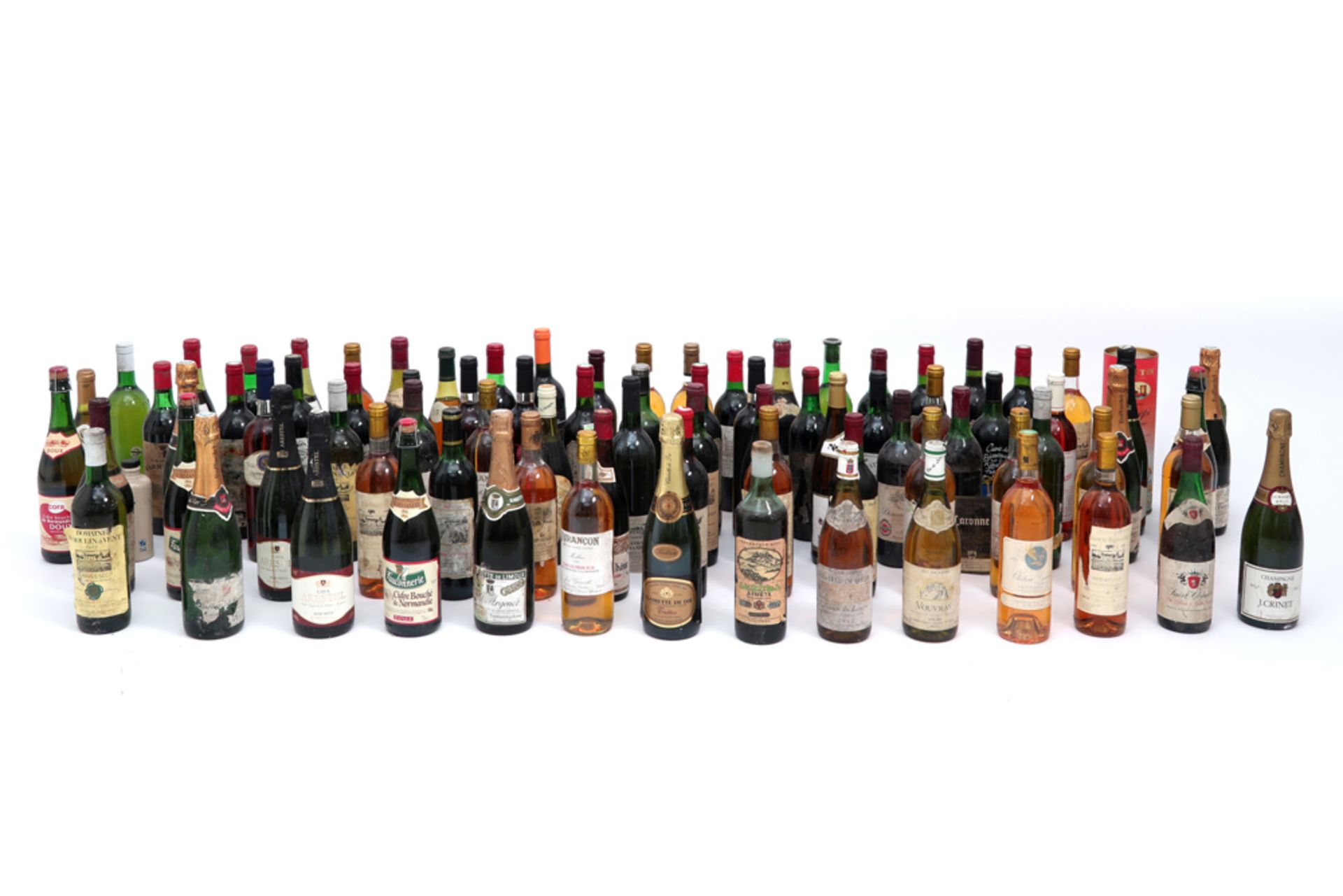 various lot bottles of wine and other || Kelderrestant : lot wijnen en andere