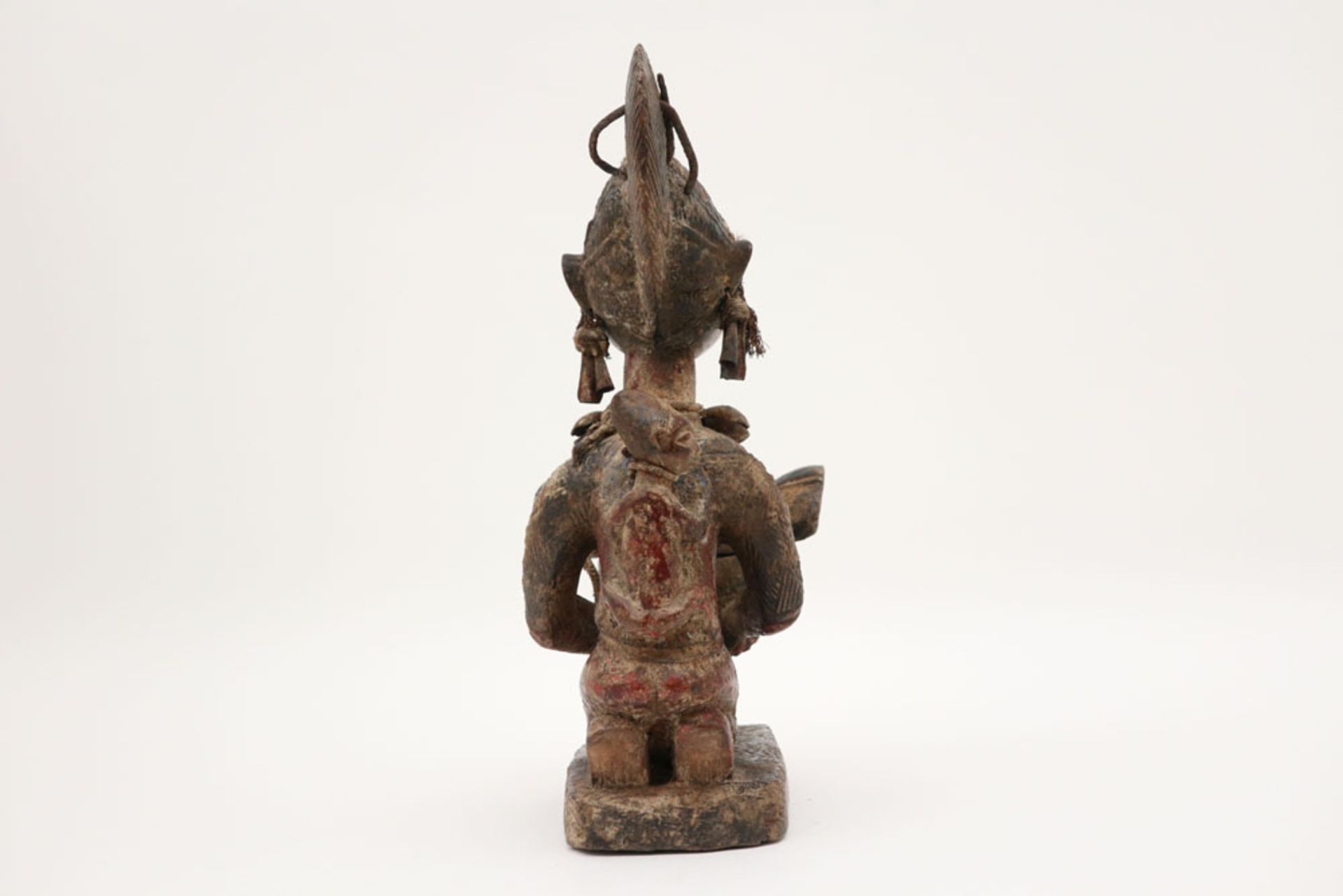 Nigerian Yorouba "Ekiti Efon-Alaye"-sculpture in wood, textile, raffia, metal with remains of - Image 4 of 6