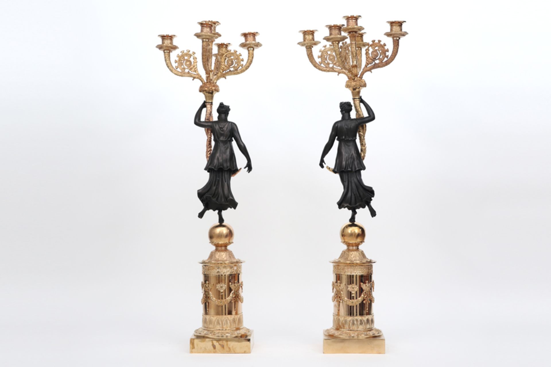 pair of Second Empire style candelabra in partially gilded bronze || Paar kandelaars in Second - Image 2 of 2