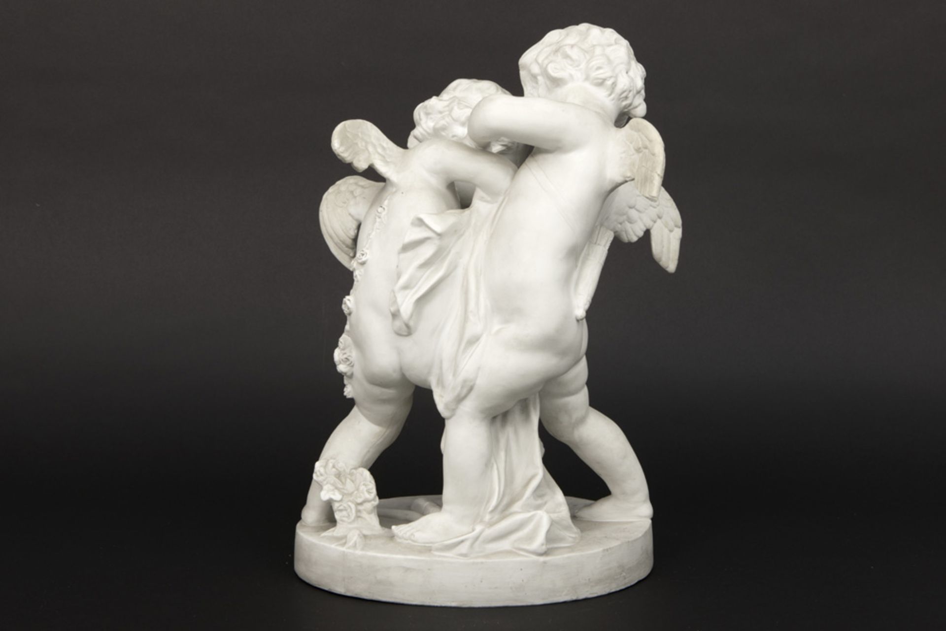 antique sculpture in biscuit porcelain - signed Etienne Falconet || FALCONET ÉTIENNE (1716 - 1791) - Image 3 of 4