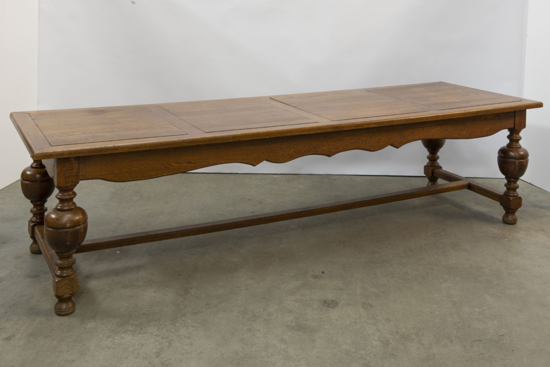 quite big oak refectory table || Eiken kloostertafel met balusterpoten