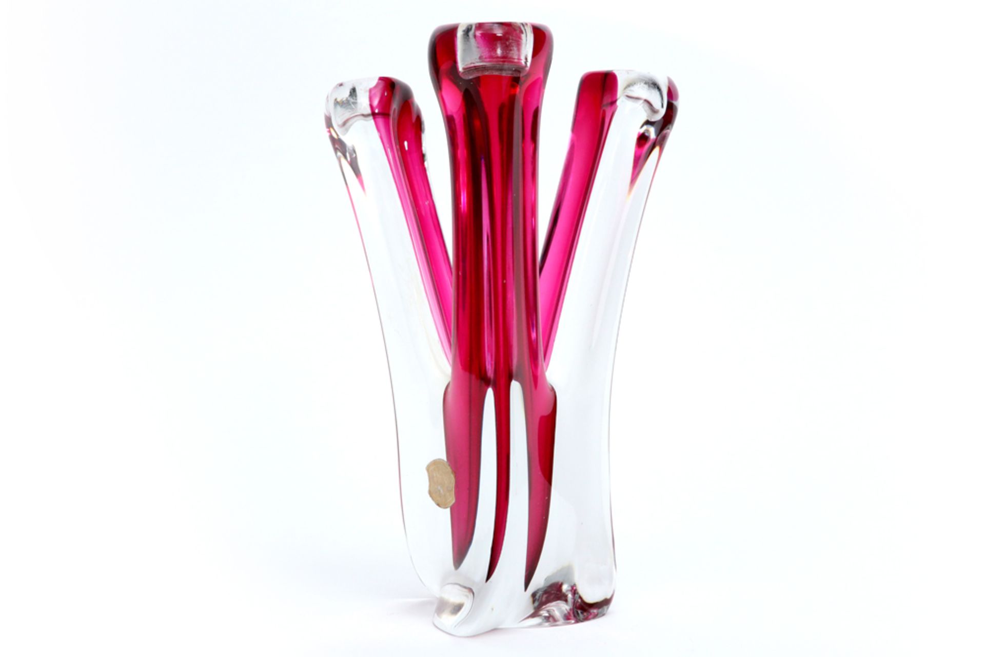 fifties' Belgian candelabra in crystal VSL || Fifties' tafelkandelaar met drie armen in deels rood - Image 2 of 2