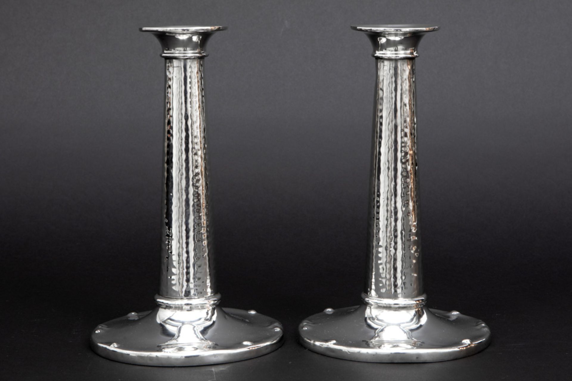 pair of English "Warric" marked Arts & Crafts candlesticks || Paar Engelse "Arts & Crafts"