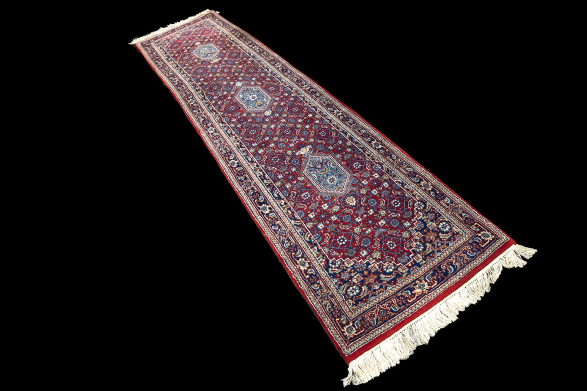 Cachemerean Bidjar runner and Afghan Yomouth || Lot met een Obiti-bidjar loper (360 x 89) en een - Image 3 of 3