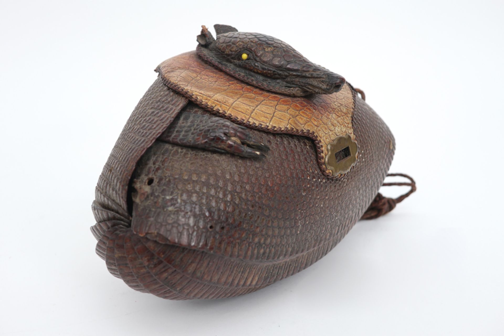 thirties' handbag made from an armadillo || Handtas gemaakt van een armadillo (gordeldier) in de - Bild 3 aus 5