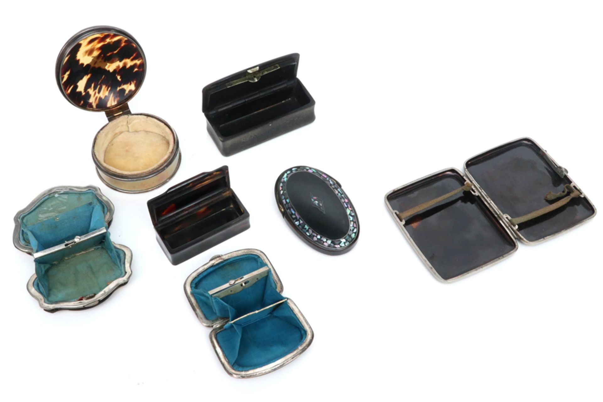 collection of old and antique small boxes (some in tortoiseshell) || Verzameling van antieke en oude - Image 2 of 3