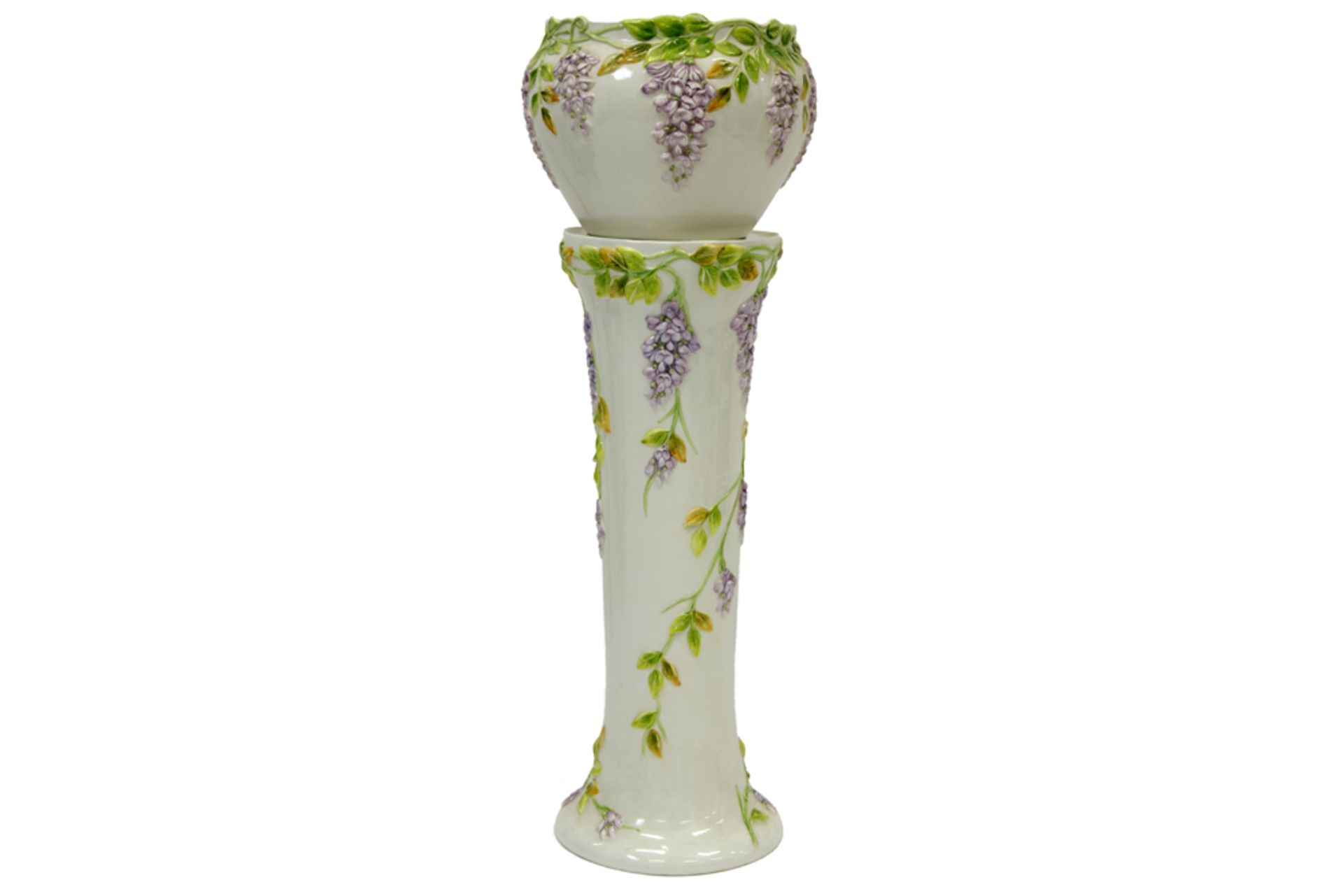 Italian marked ceramic jardinier on its pedestal || Italiaanse gemerkte jardinière met bijhorende - Image 2 of 2