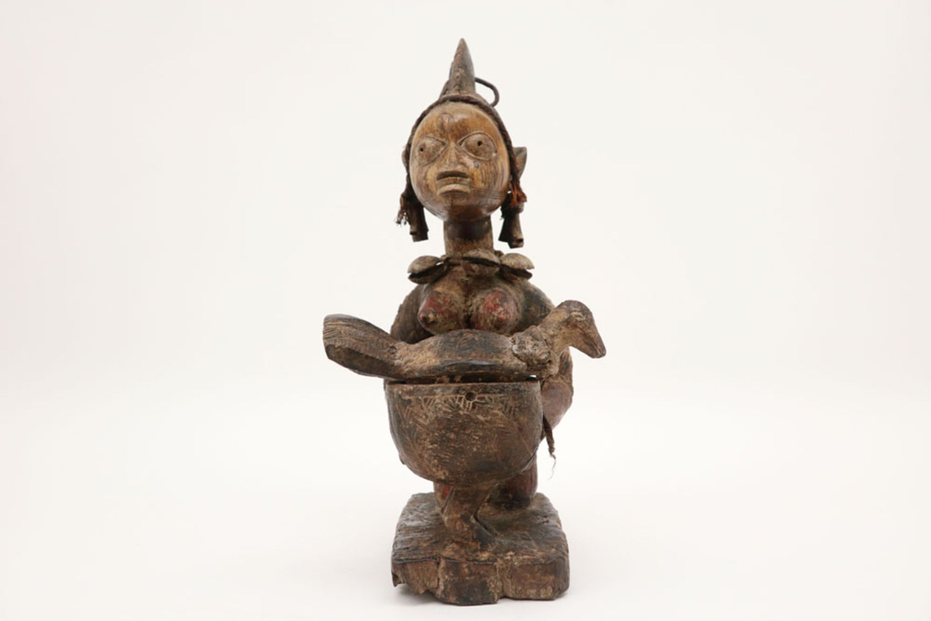 Nigerian Yorouba "Ekiti Efon-Alaye"-sculpture in wood, textile, raffia, metal with remains of - Image 6 of 6