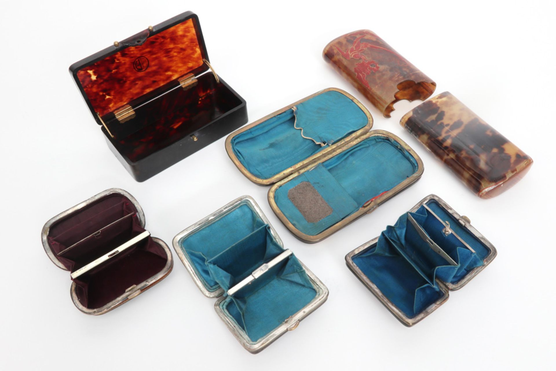 collection of old and antique small boxes in or with tortoiseshell || Verzameling van zes antieke en - Image 3 of 3