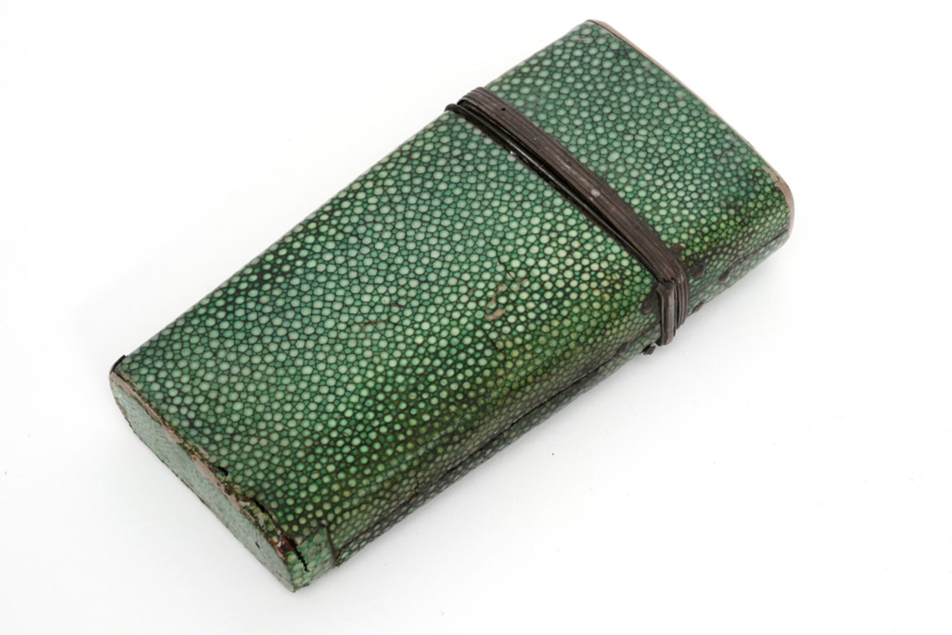 case in green shagreen with its original contents || Etui in shagrijn (groen) met passer en - Image 3 of 4