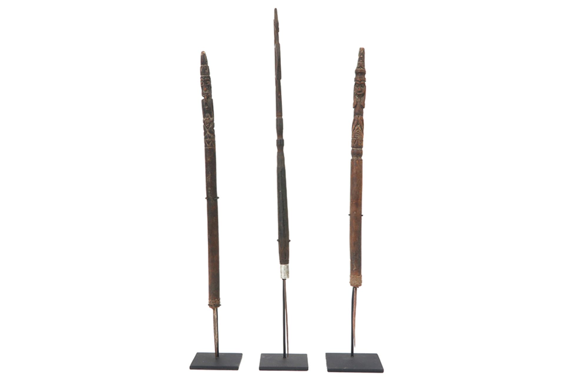 three Indonesian Dayak scalping knives, used by headhunters to remove the skin of the skulls || - Image 3 of 3