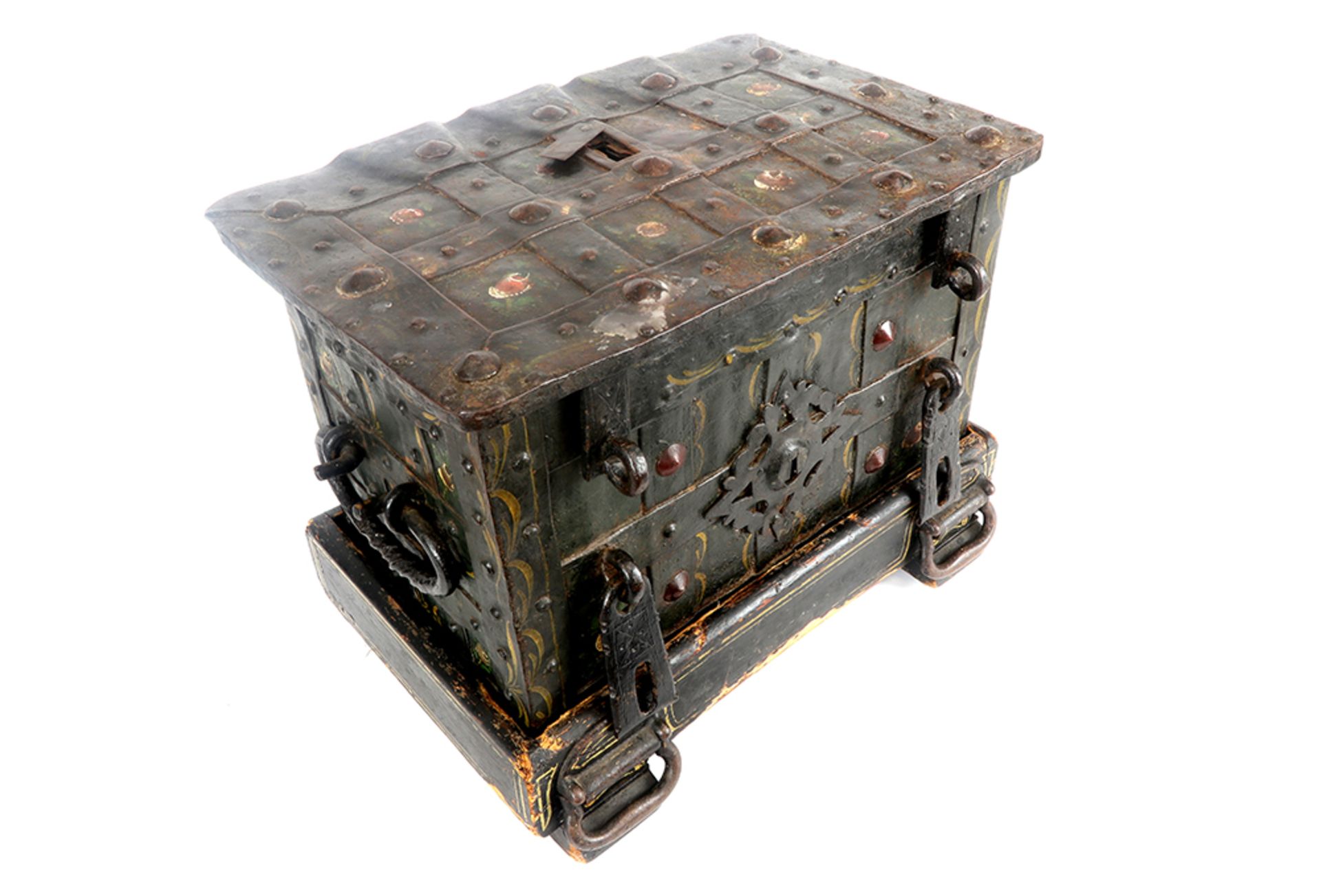 17th Cent. because of the small size quite rare chest in iron with remains of the original - Image 5 of 9