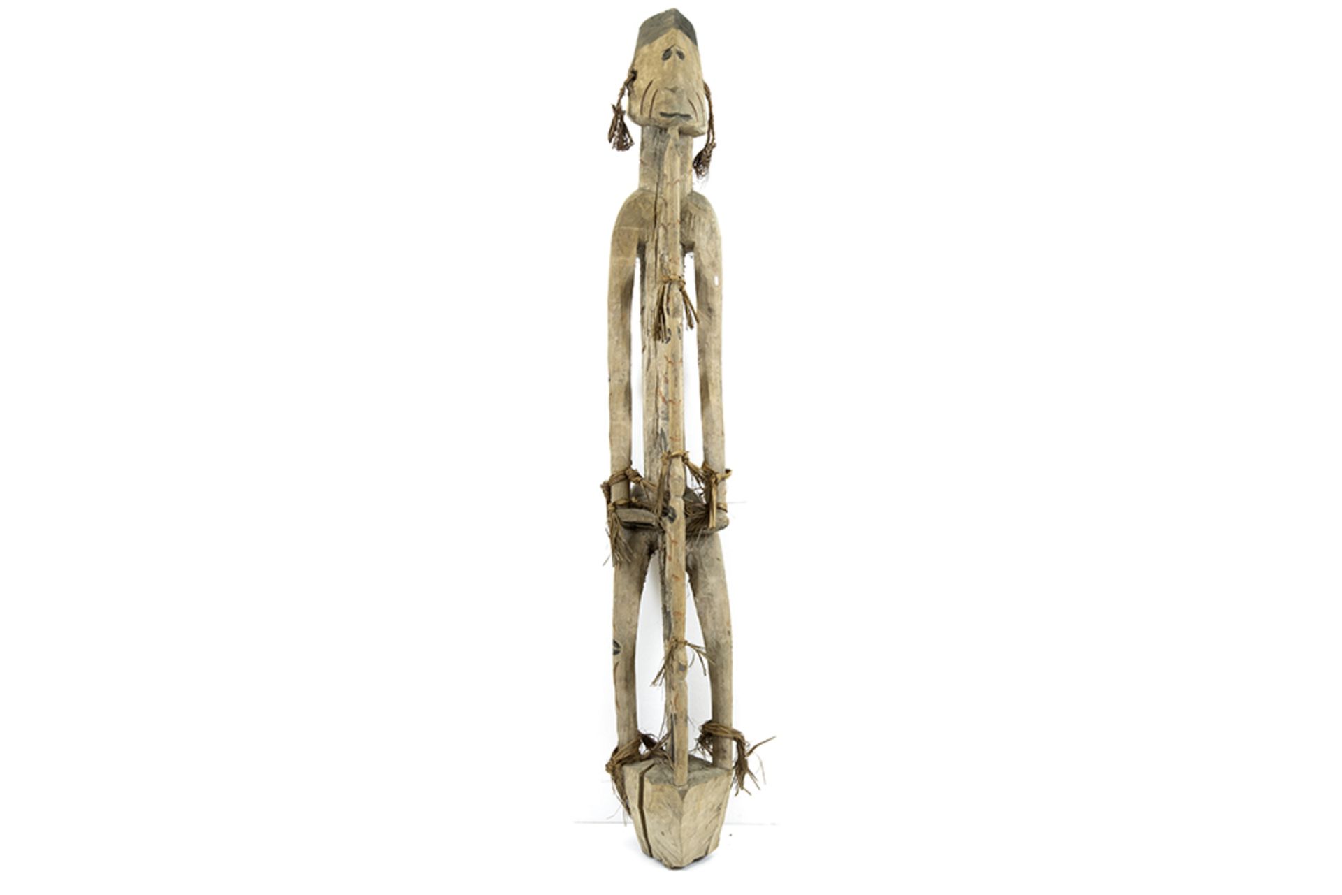 mid 20th Cent. big Western Papua Asmat pole sculpture (in two parts) in wood and vegetal fibres || - Image 6 of 9