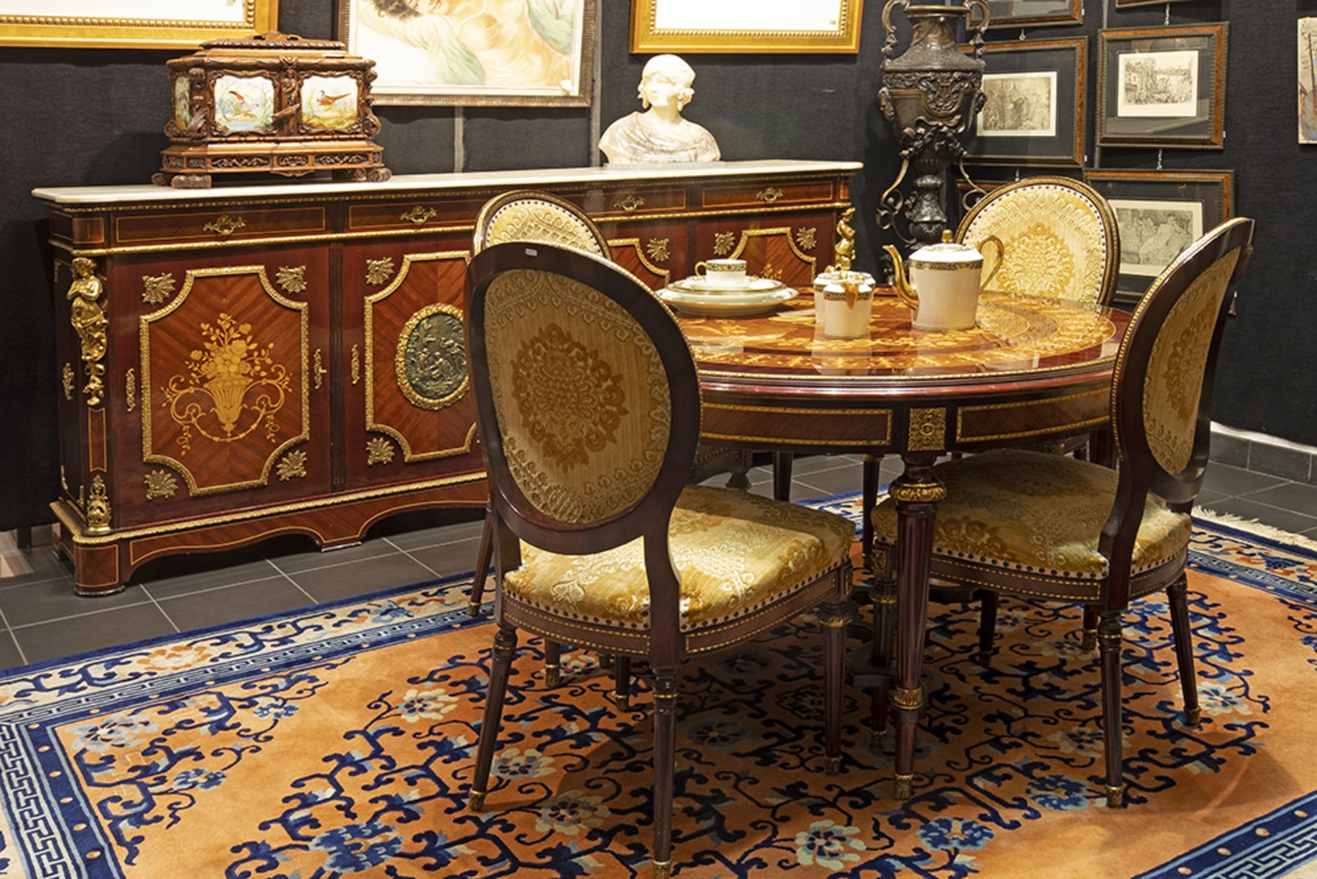 neoclassical dining-room suite in marquetry with a round table, four chairs and a sideboard ||