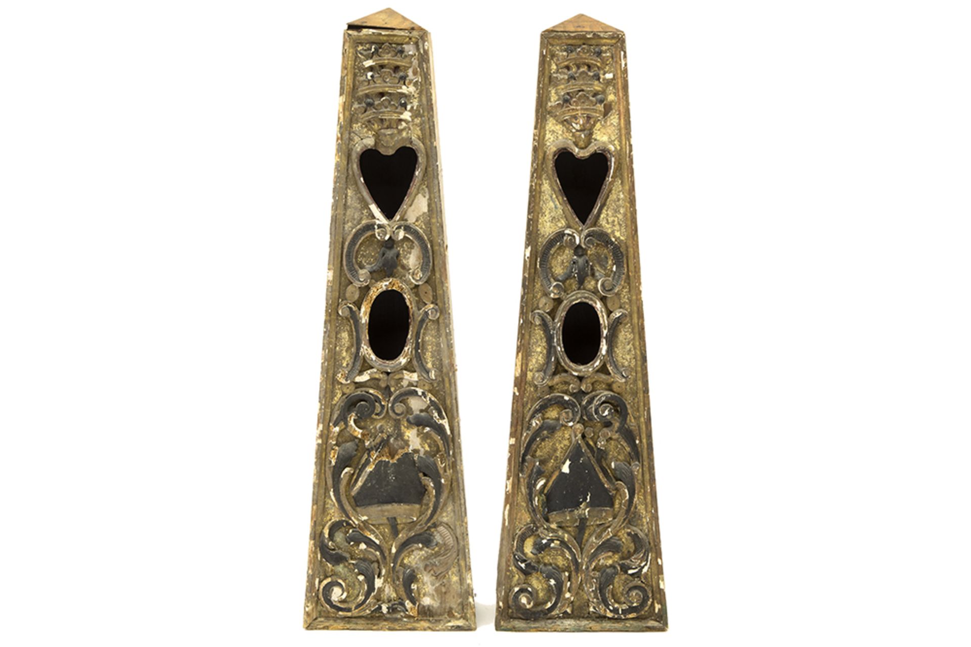 pair of 18th Cent. South European decorative obelisk shaped sculptures in polychromed wood with a - Bild 2 aus 2